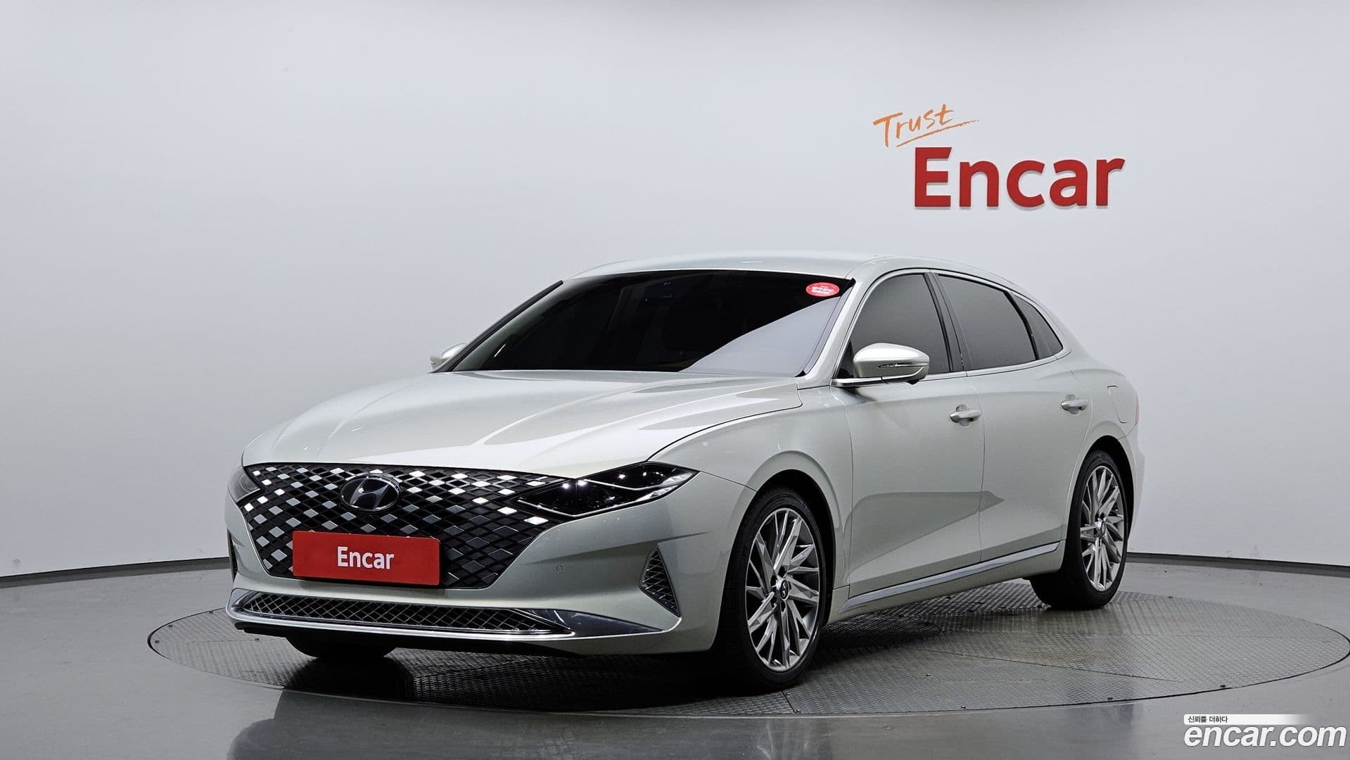 Main__Slider__Photo:Grandeur Hyundai 2020.7-0