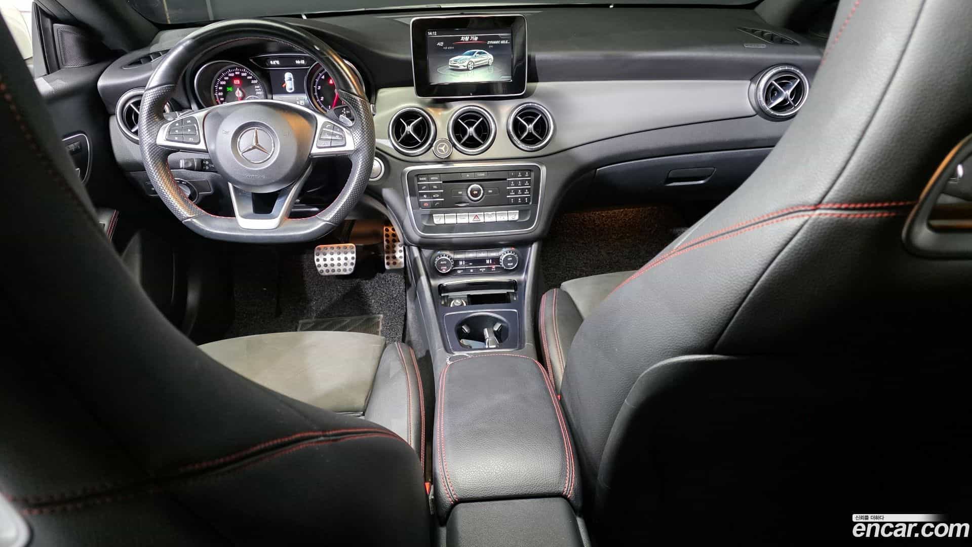 CLA-Class Mercedes-Benz 2017.10-INNER-007