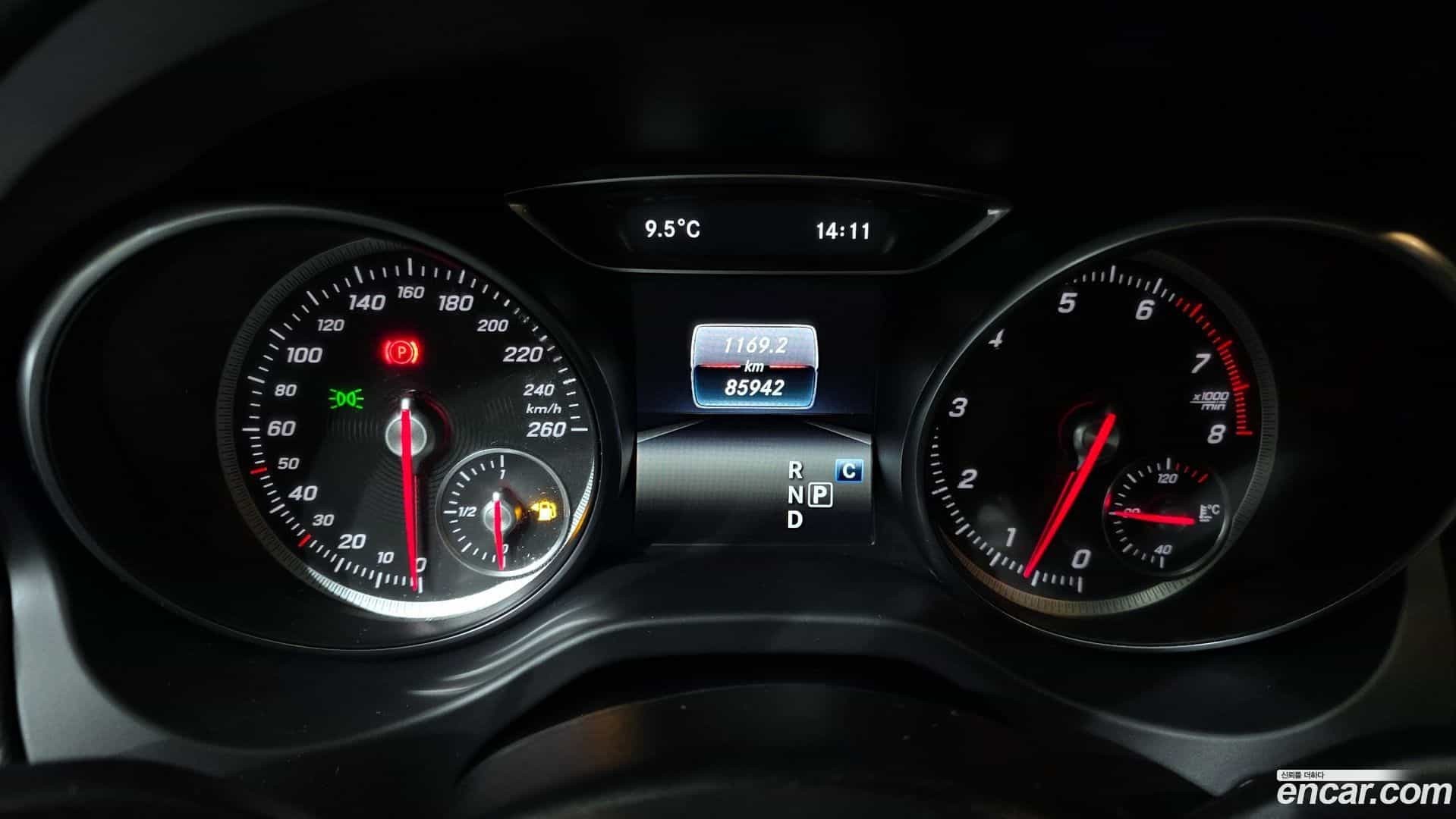 CLA-Class Mercedes-Benz 2017.10-INNER-008