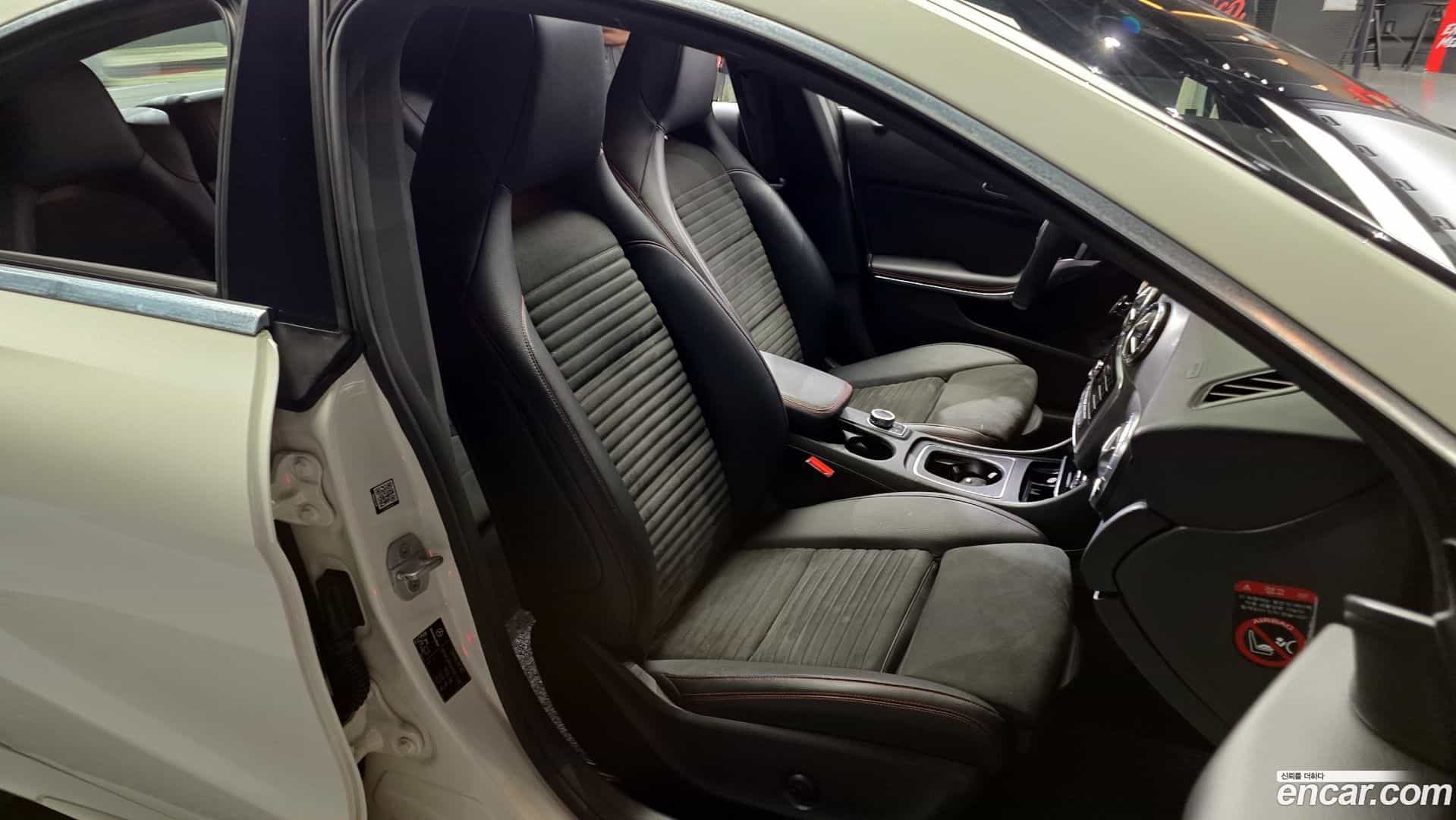 CLA-Class Mercedes-Benz 2017.10-OPTION-016