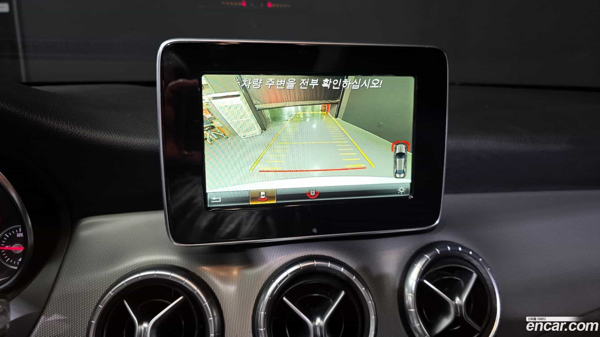 CLA-Class Mercedes-Benz 2017.10-OPTION-020