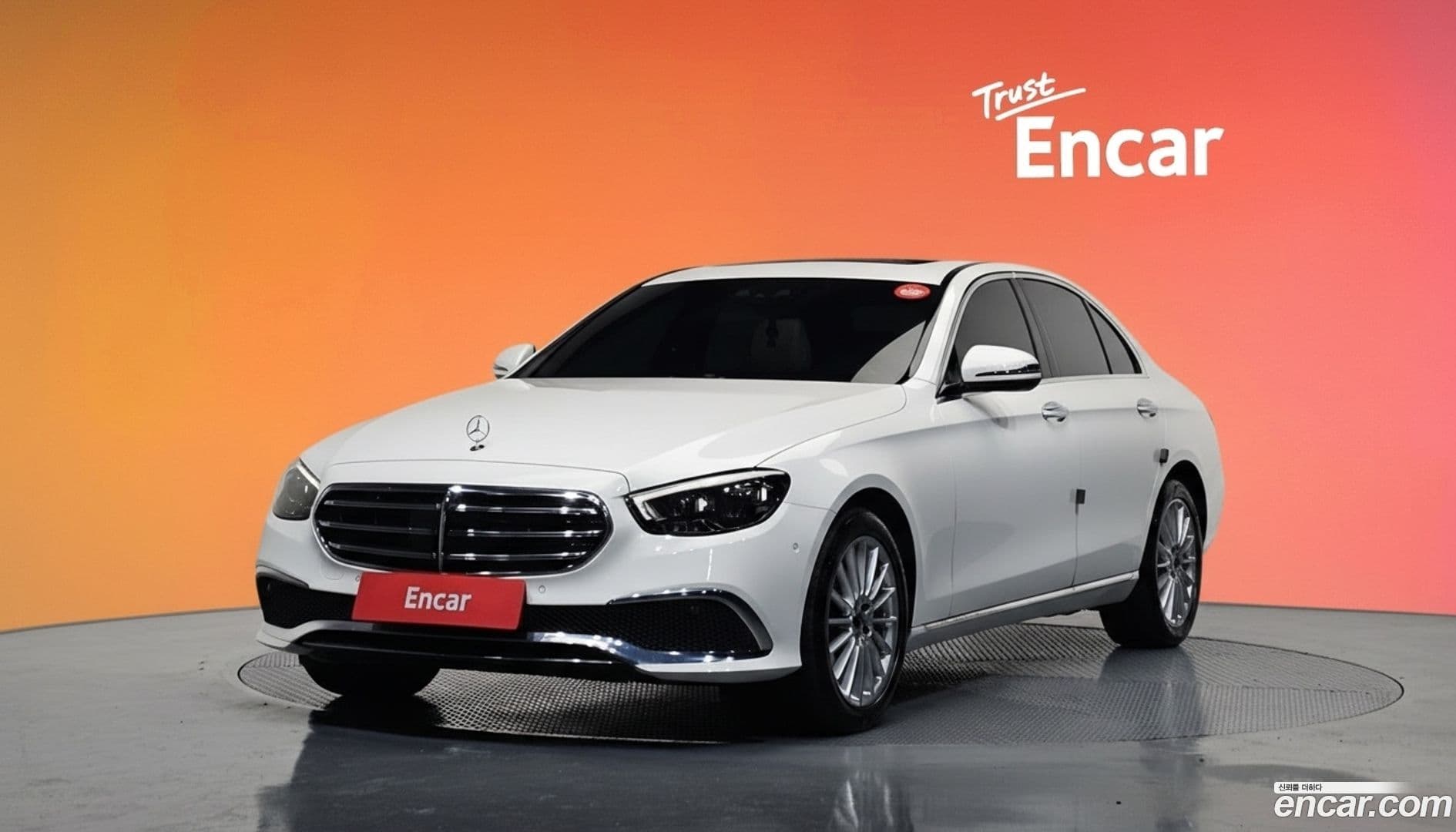 Main__Slider__Photo:E-Class Mercedes-Benz 2020.11-0