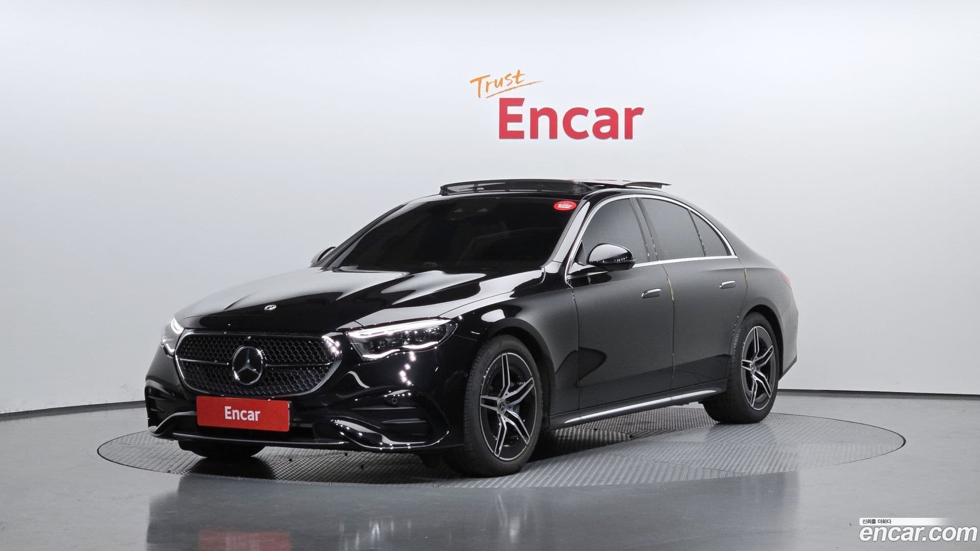 Main__Slider__Photo:E-Class Mercedes-Benz 2024.9-0