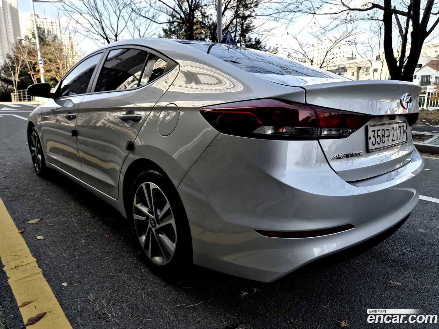 AVANTE Hyundai 2018.2-INNER-006