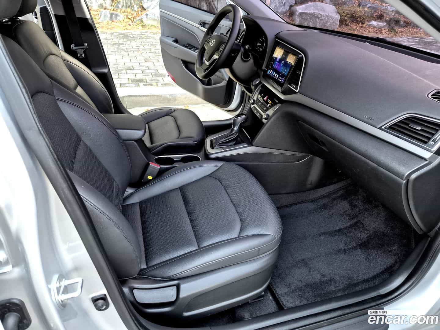 AVANTE Hyundai 2018.2-OPTION-016