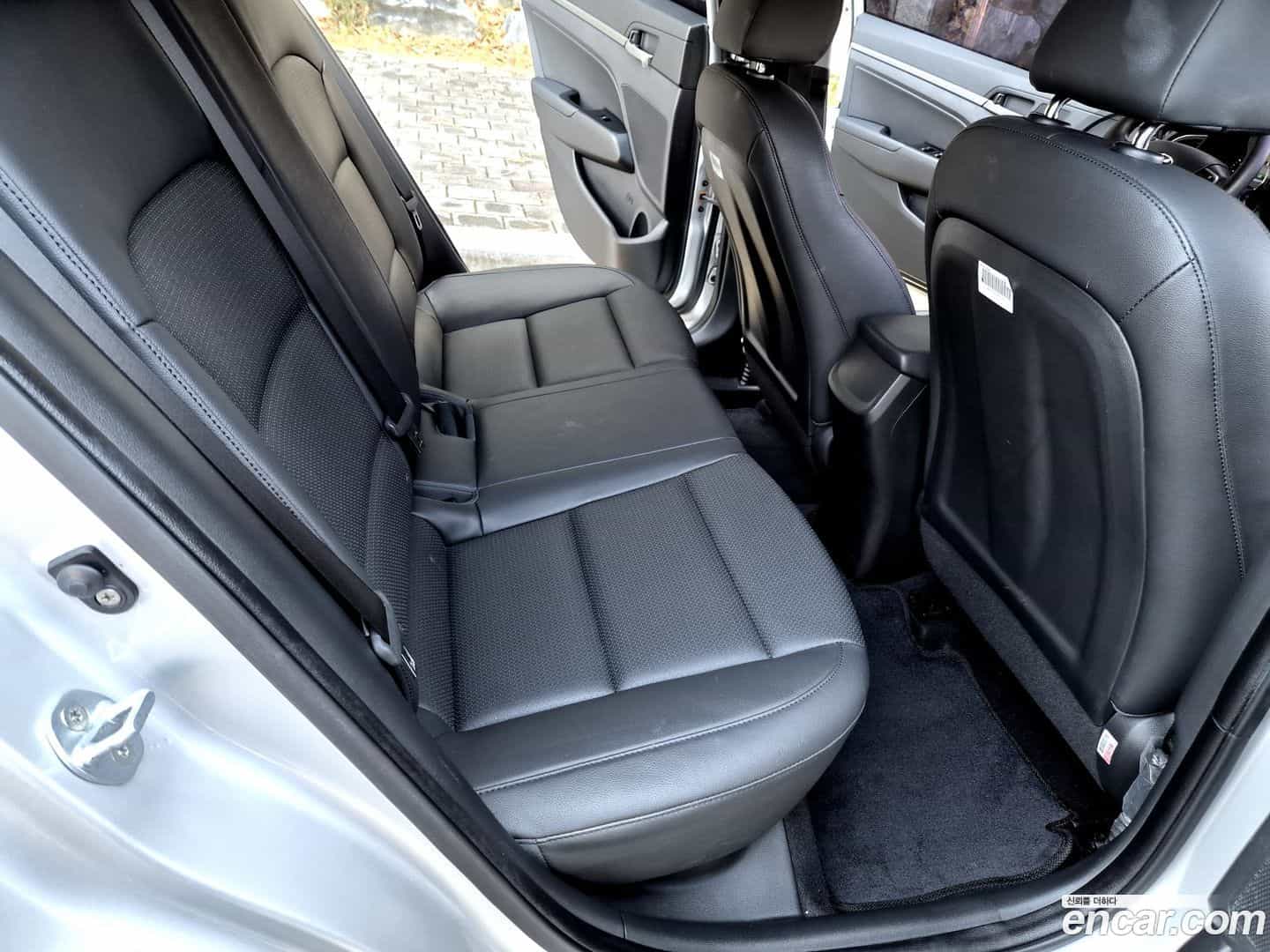 AVANTE Hyundai 2018.2-OPTION-017