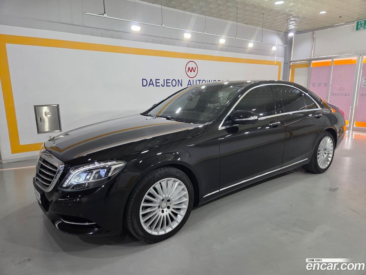 Main__Slider__Photo:S-Class Mercedes-Benz 2015.3-0