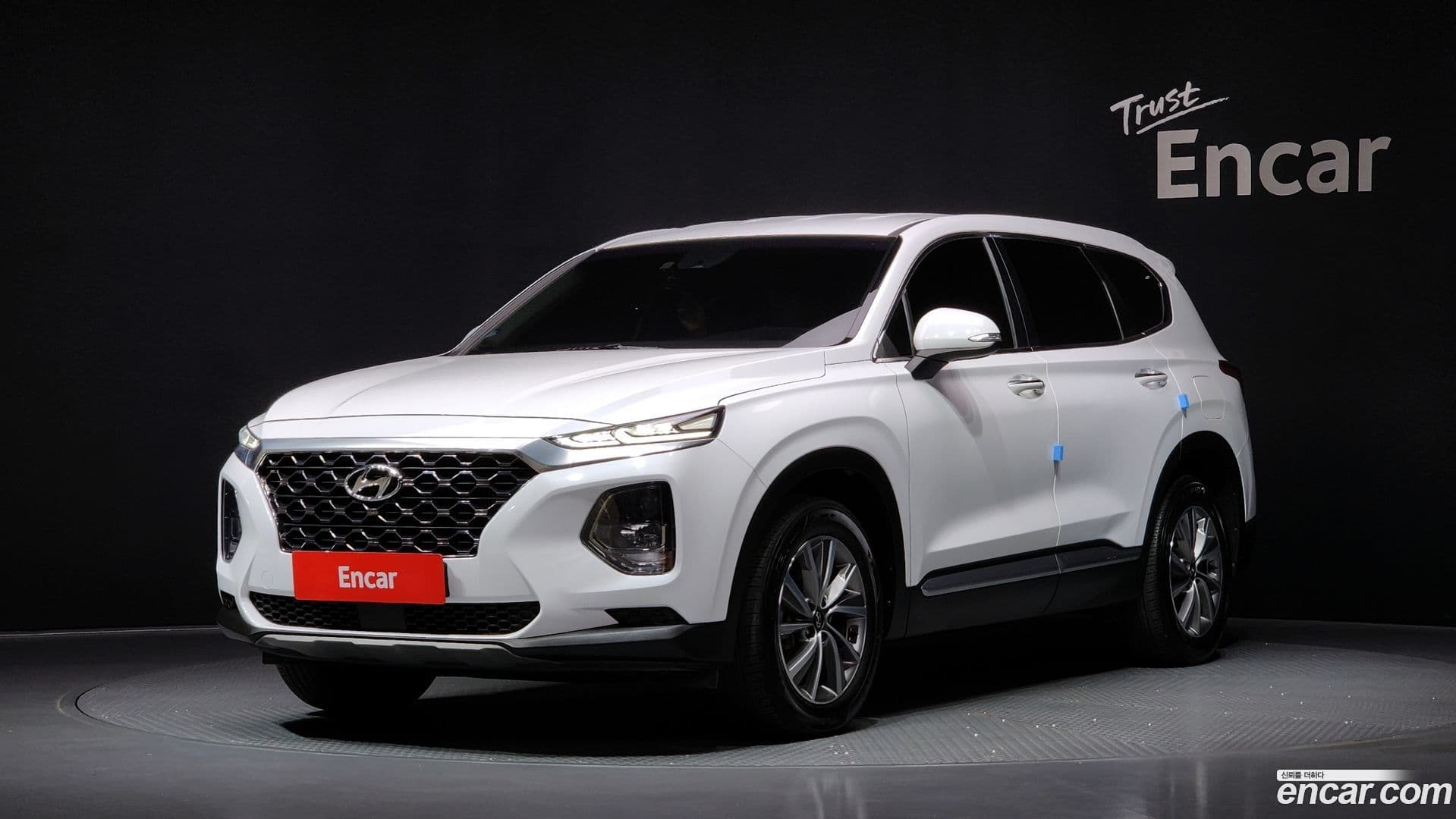 Main__Slider__Photo:Santafe Hyundai 2020.4-0