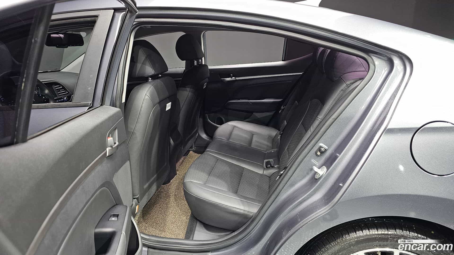 AVANTE Hyundai 2019.4-OPTION-15
