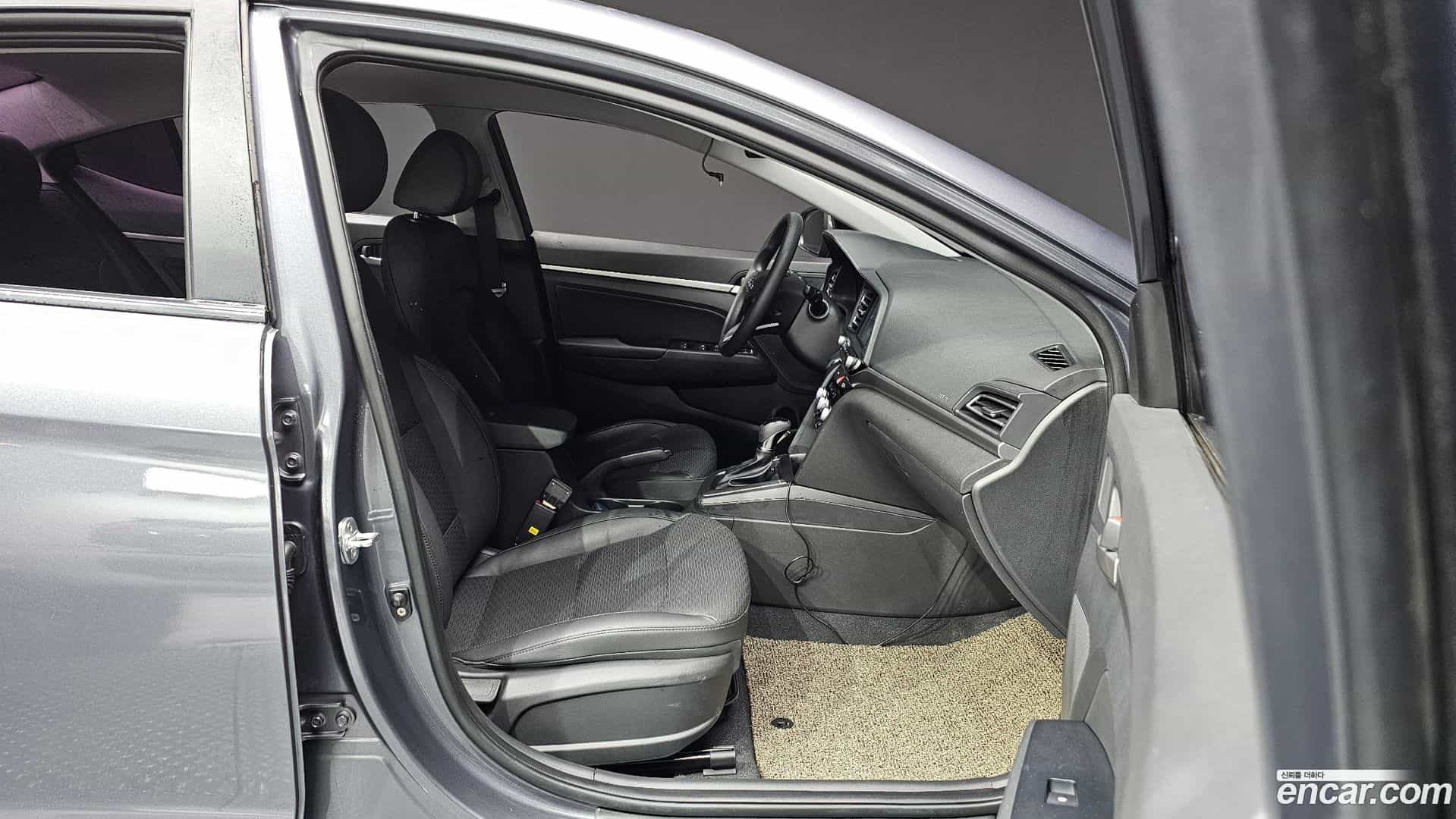 AVANTE Hyundai 2019.4-OPTION-16