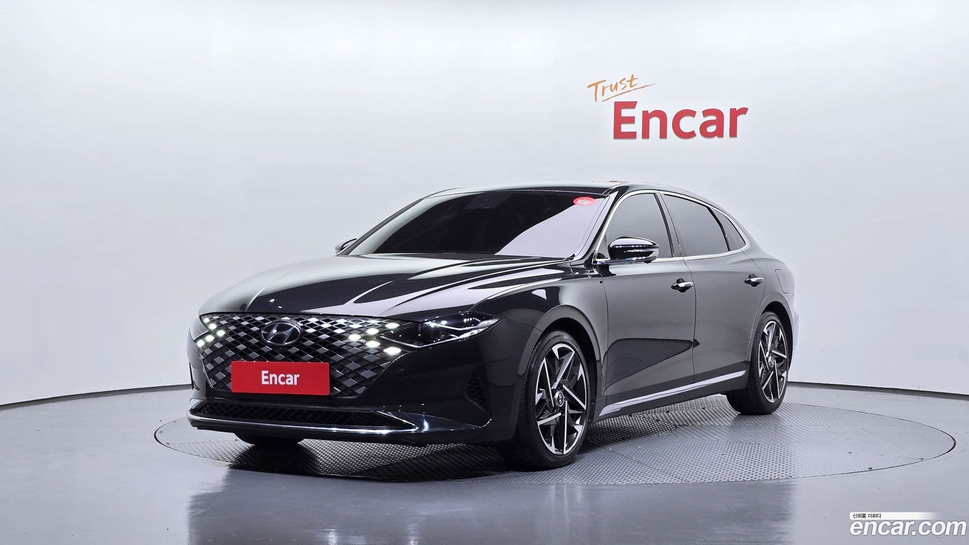 Main__Slider__Photo:Grandeur Hyundai 2021.1-0