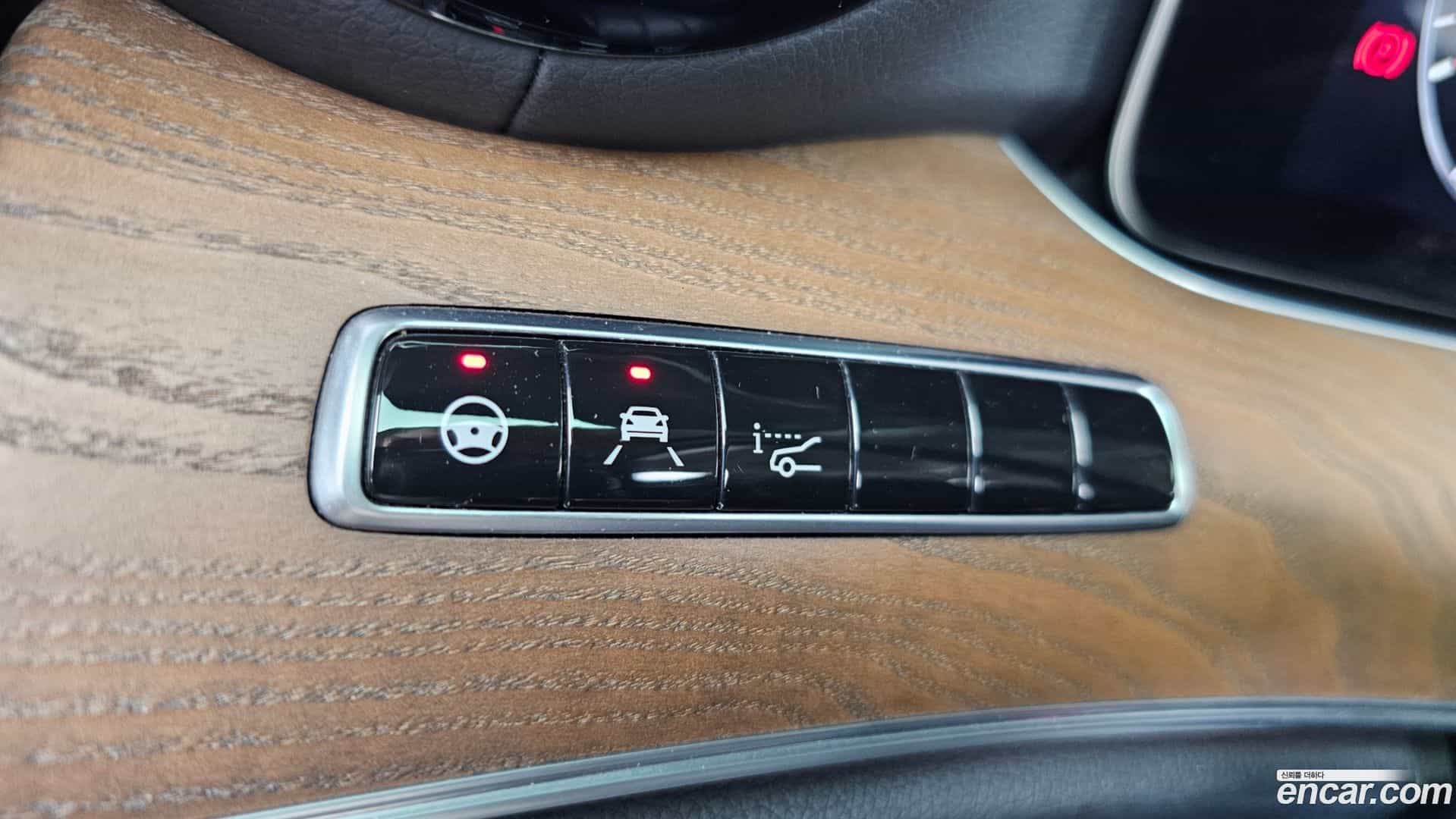 E-Class Mercedes-Benz 2020.5-OPTION-021