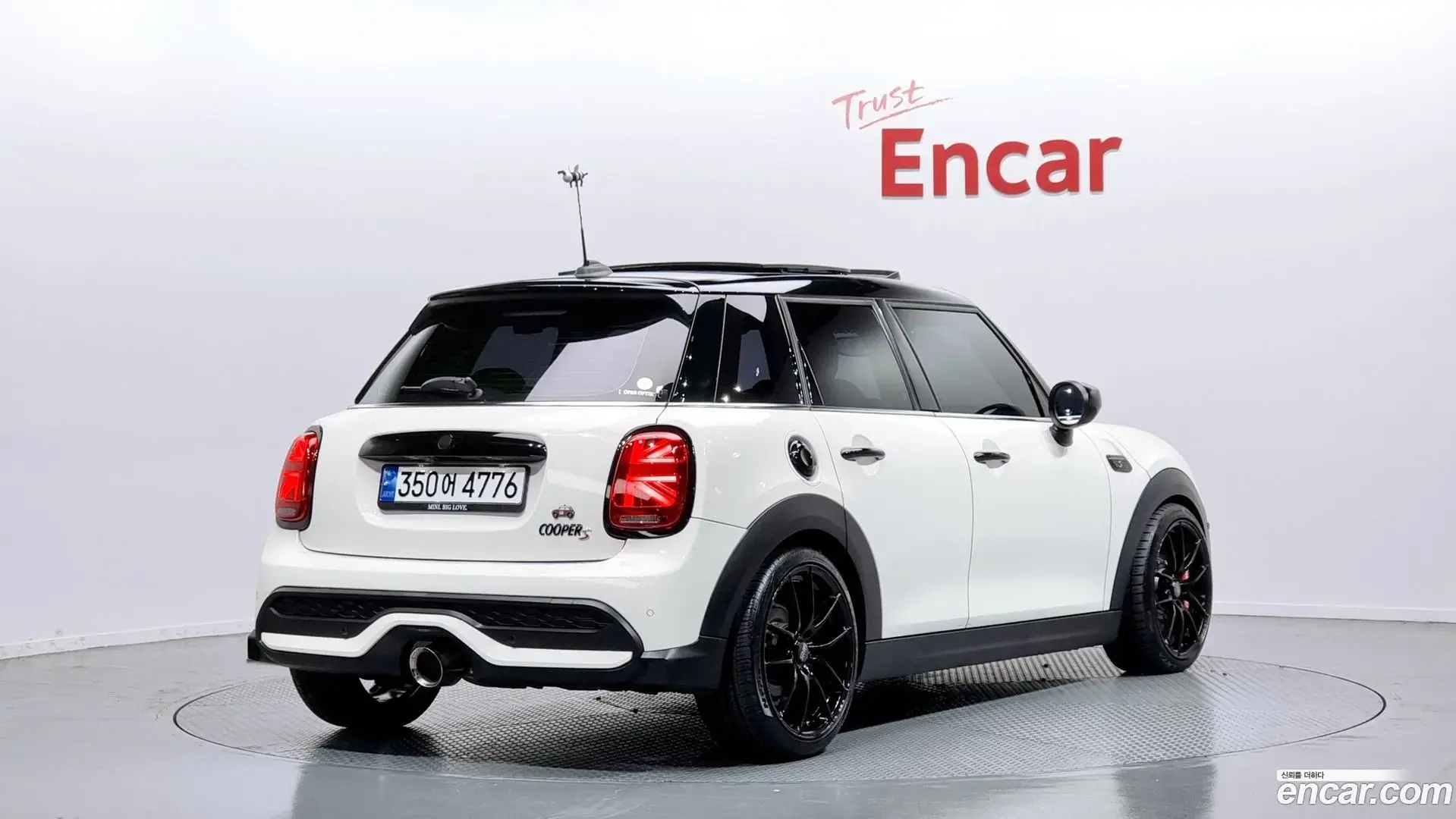 Main__Slider__Photo:Cooper Mini 2022.1-1