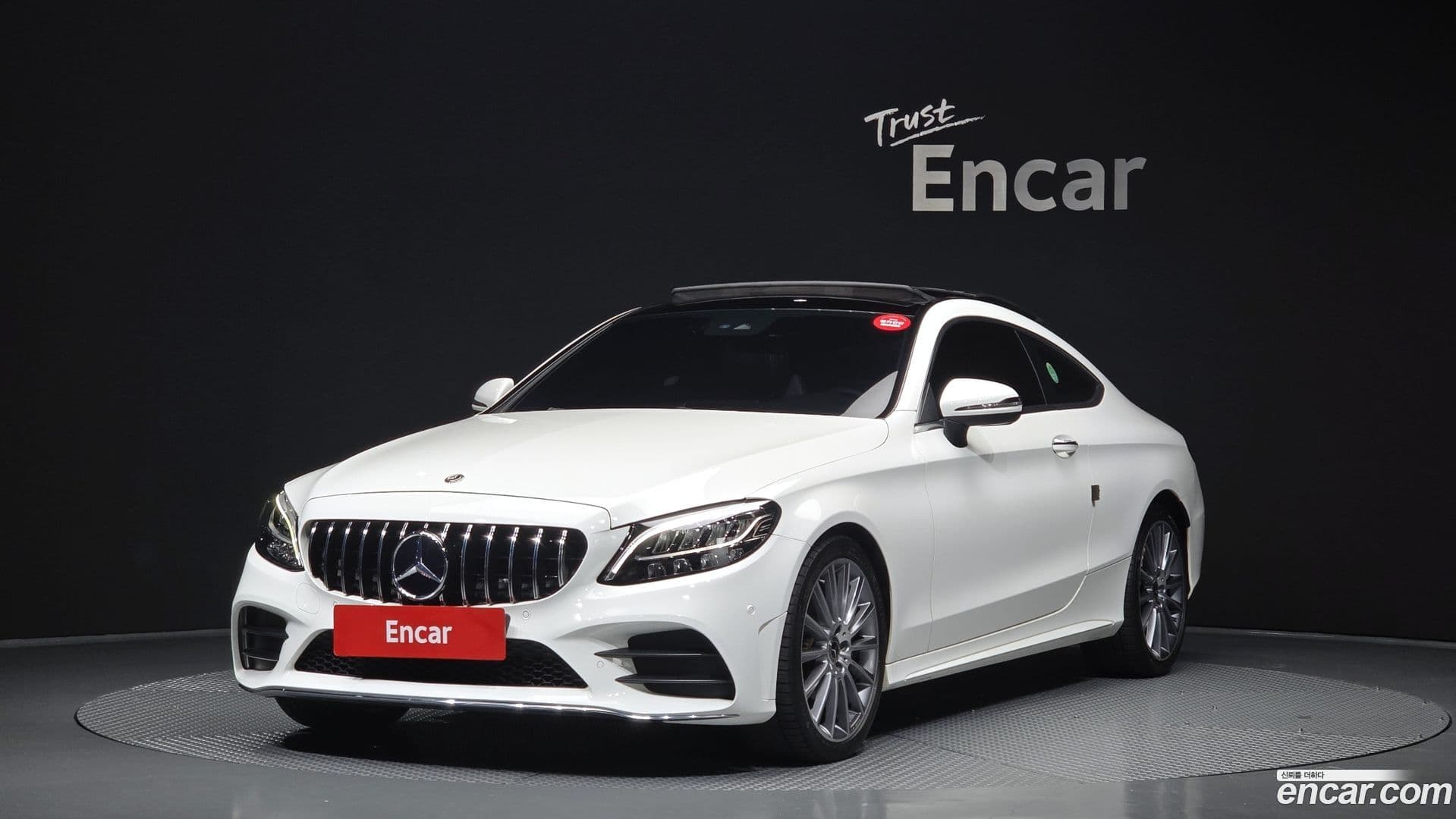 Main__Slider__Photo:C-Class Mercedes-Benz 2019.4-0