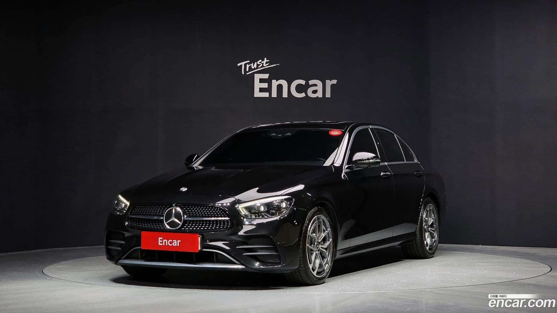 Main__Slider__Photo:E-Class Mercedes-Benz 2021.0-0