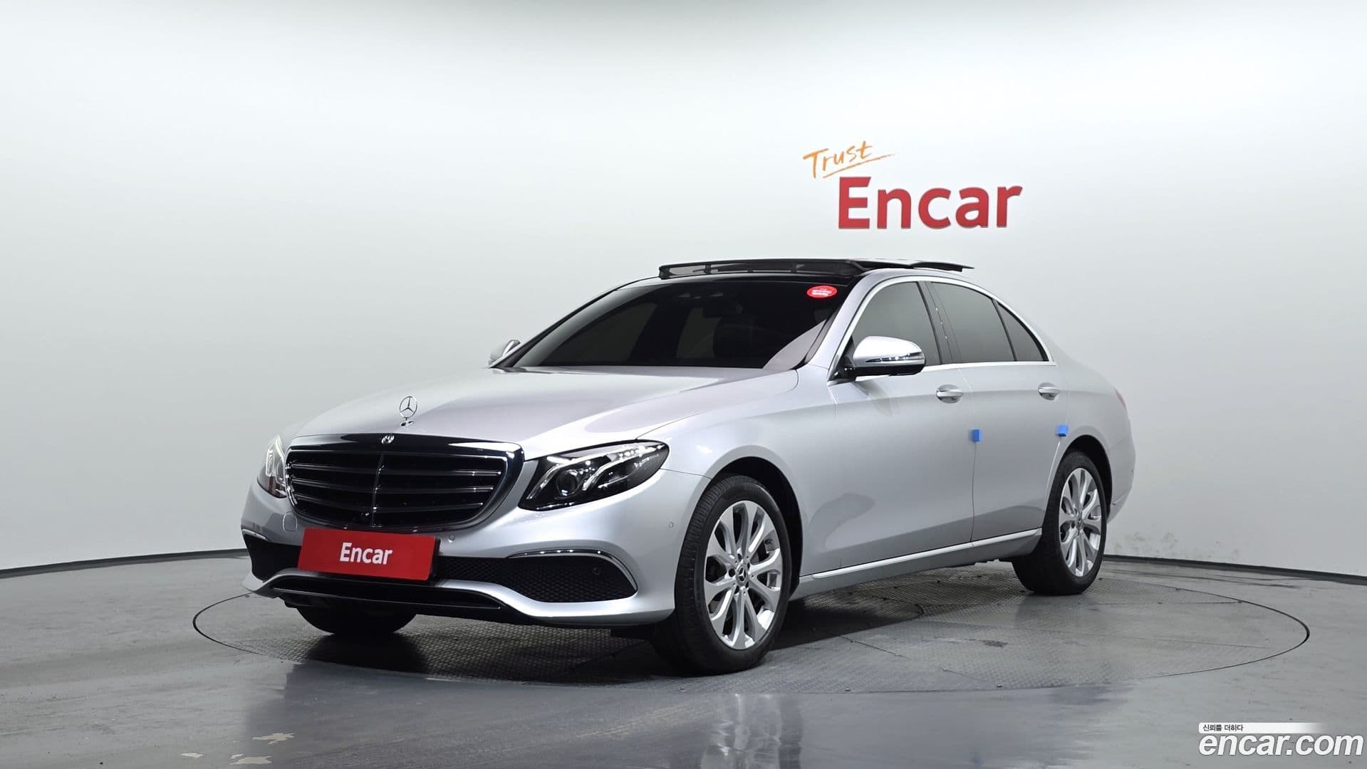 Main__Slider__Photo:E-Class Mercedes-Benz 2019.5-0