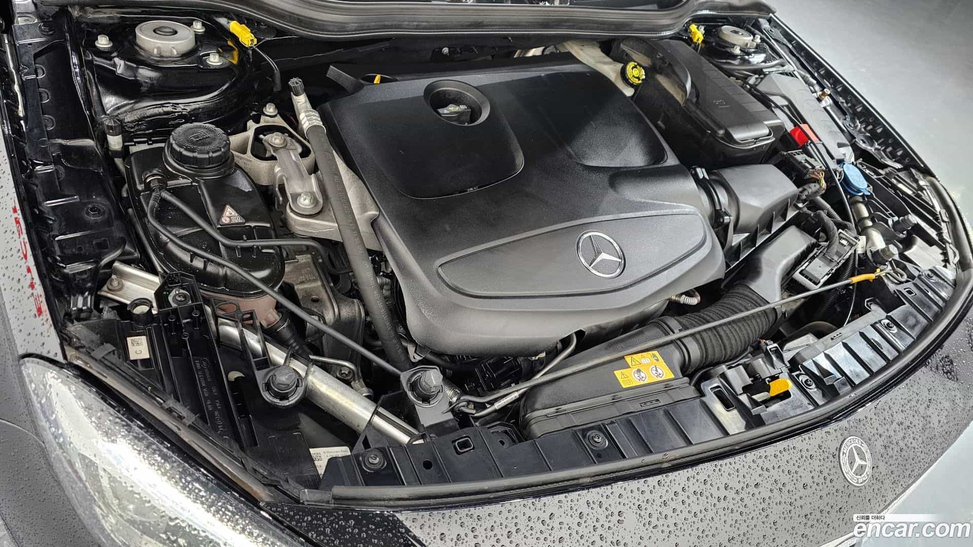 GLA-Class Mercedes-Benz 2017.10-INNER-006