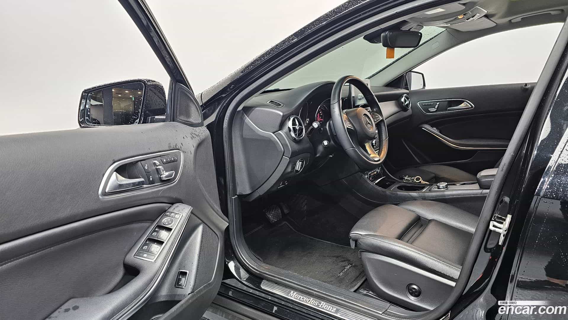 GLA-Class Mercedes-Benz 2017.10-OPTION-015