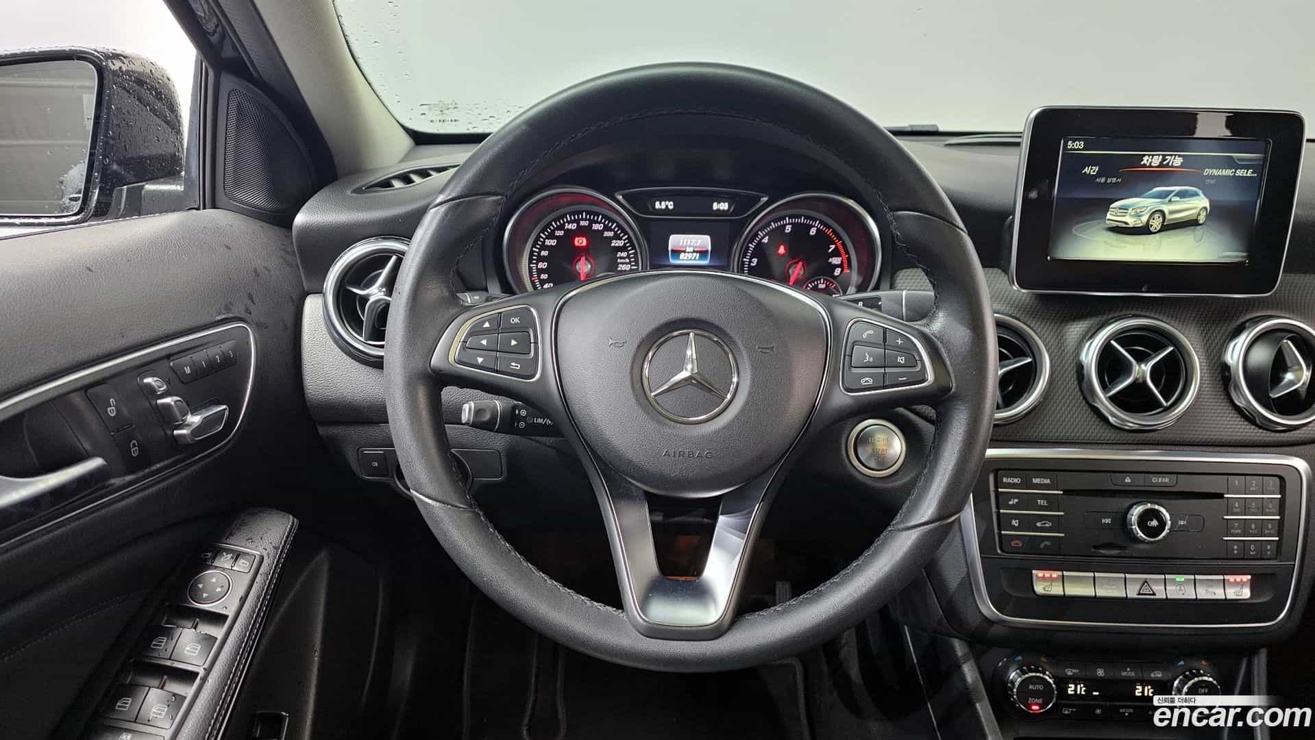 GLA-Class Mercedes-Benz 2017.10-OPTION-017