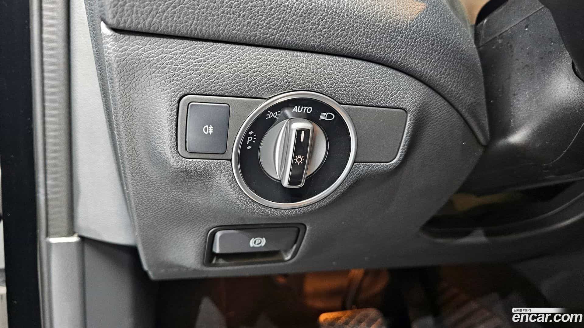 GLA-Class Mercedes-Benz 2017.10-OPTION-021