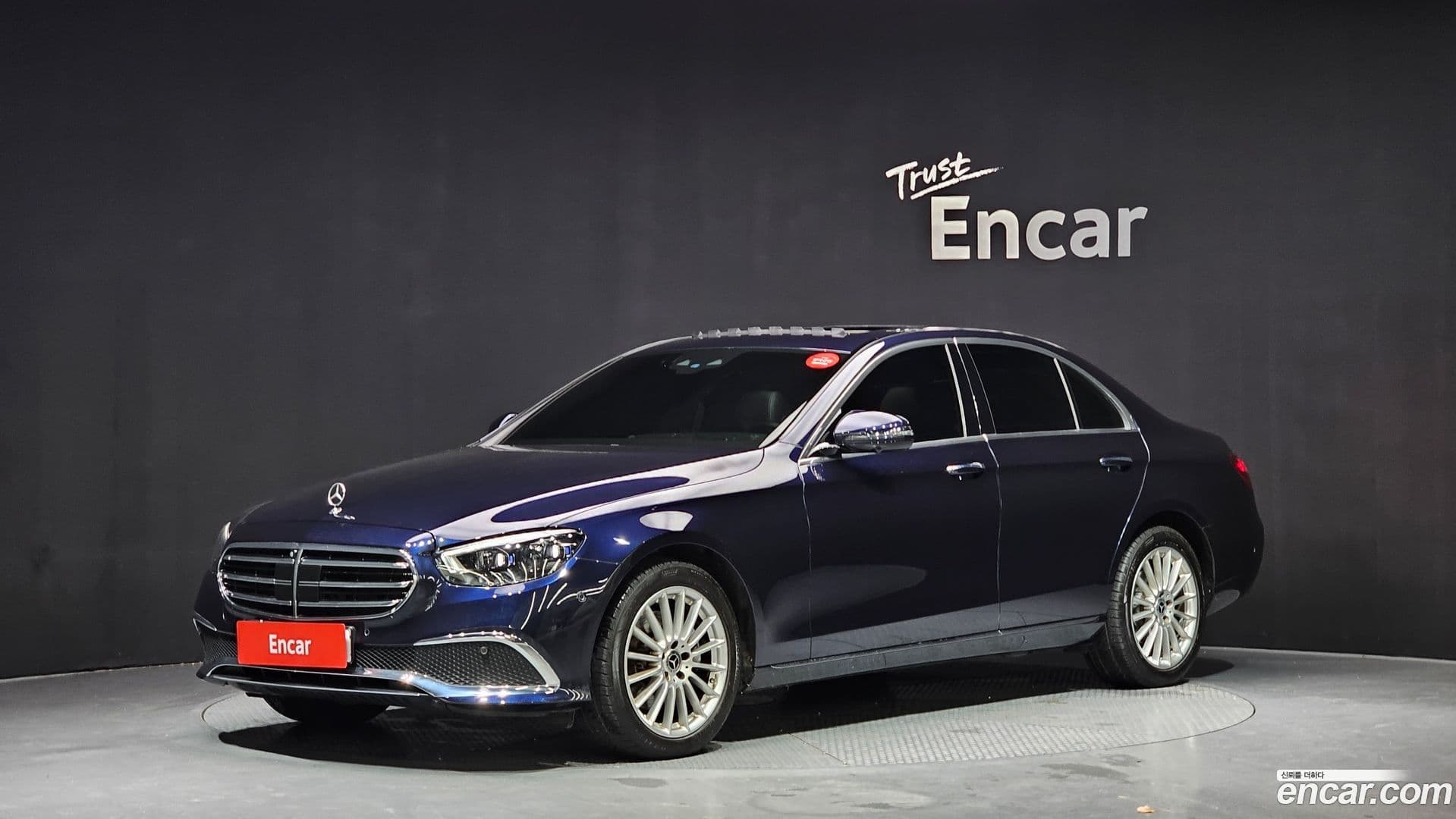 Main__Slider__Photo:E-Class Mercedes-Benz 2022.9-0