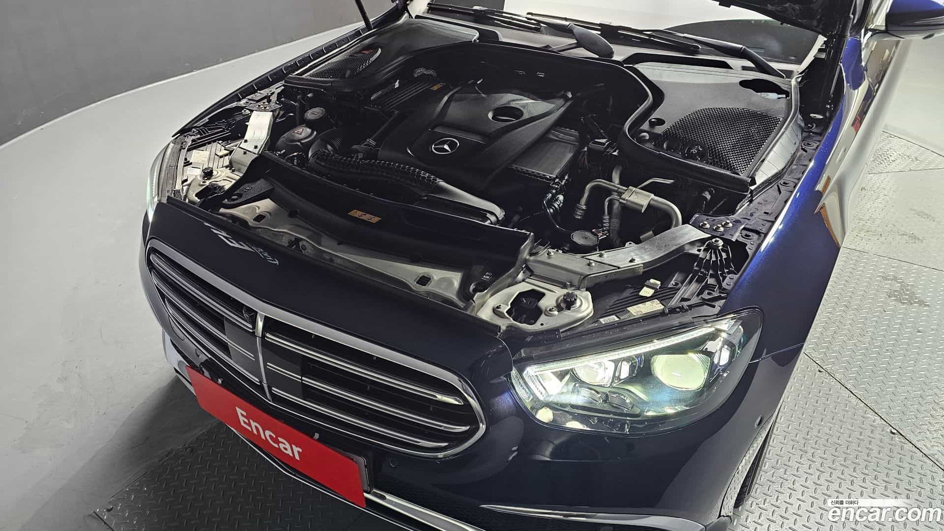 E-Class Mercedes-Benz 2022.9-INNER-6