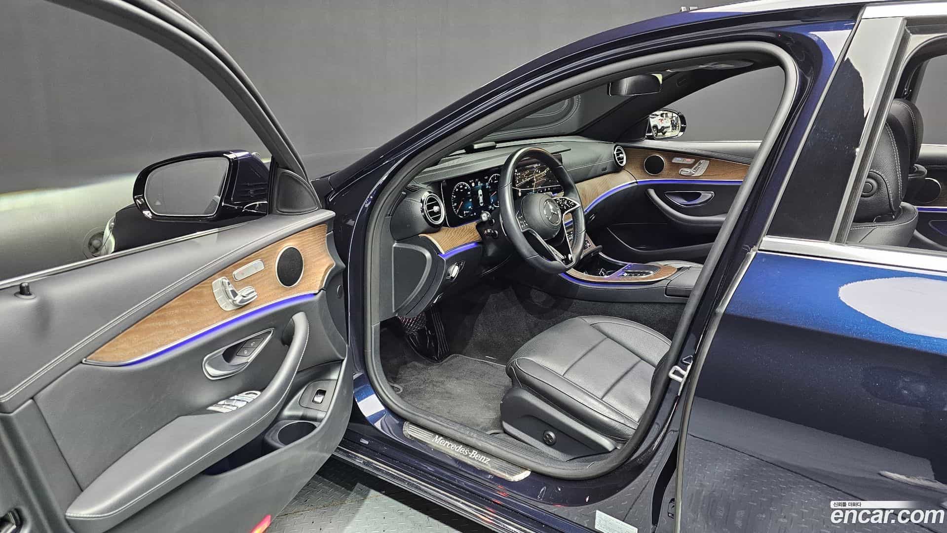 E-Class Mercedes-Benz 2022.9-INNER-10