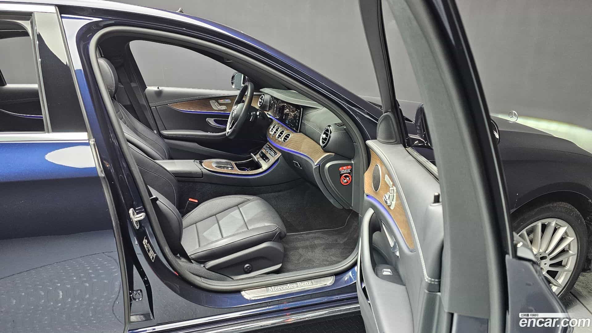 E-Class Mercedes-Benz 2022.9-OPTION-15