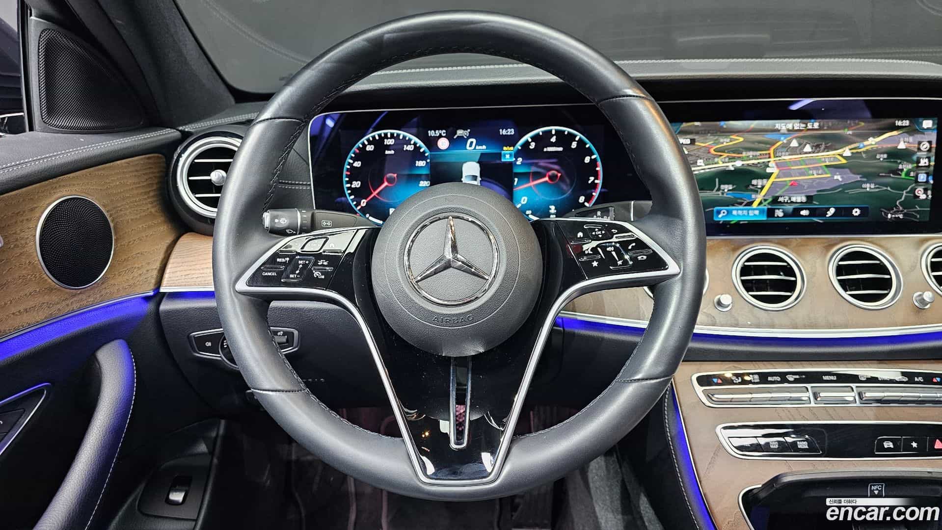 E-Class Mercedes-Benz 2022.9-OPTION-17