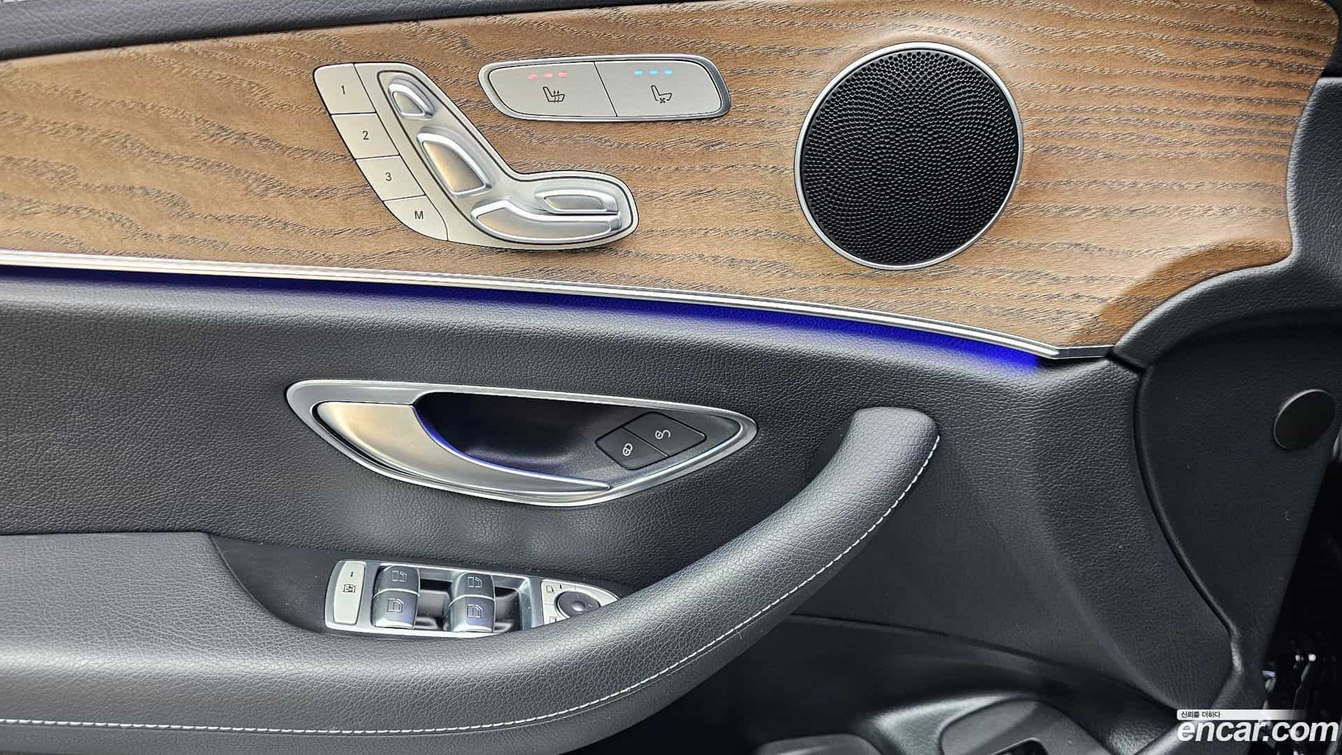 E-Class Mercedes-Benz 2022.9-OPTION-21