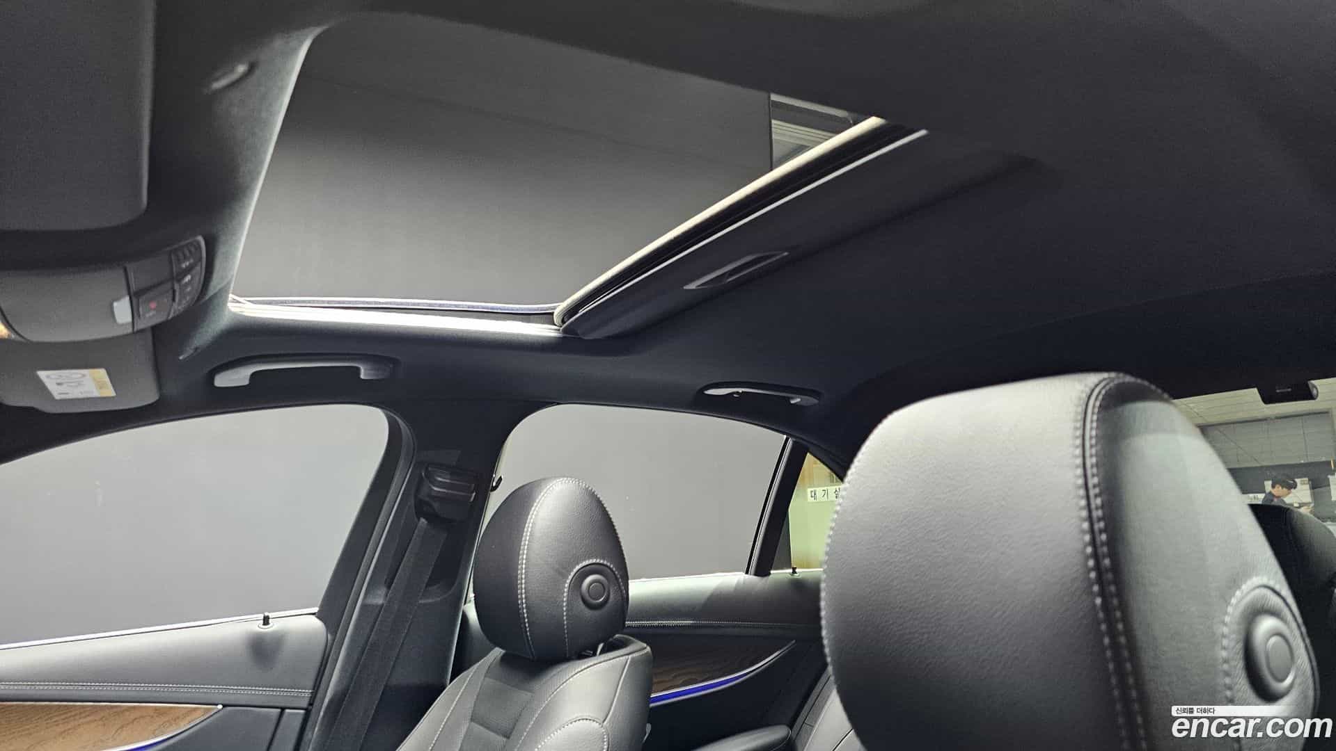 E-Class Mercedes-Benz 2022.9-OPTION-23