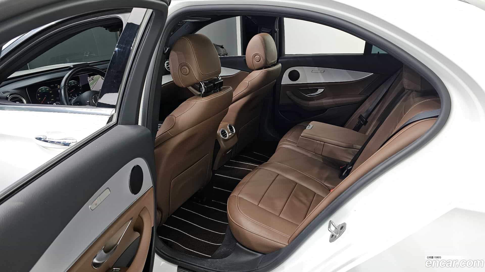 E-Class Mercedes-Benz 2020.11-OPTION-15