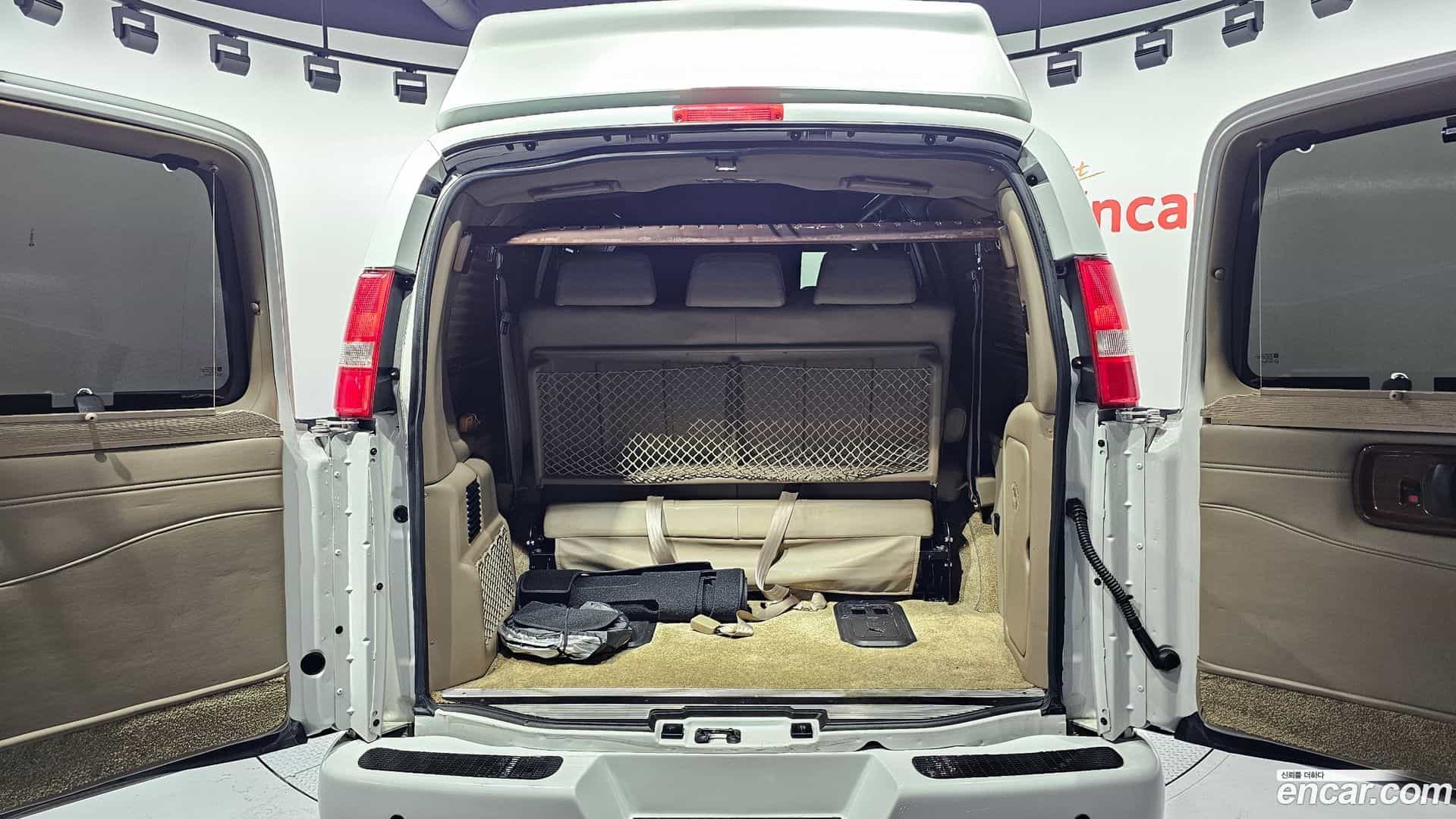 Express Van Chevrolet 2018.2-OPTION-024