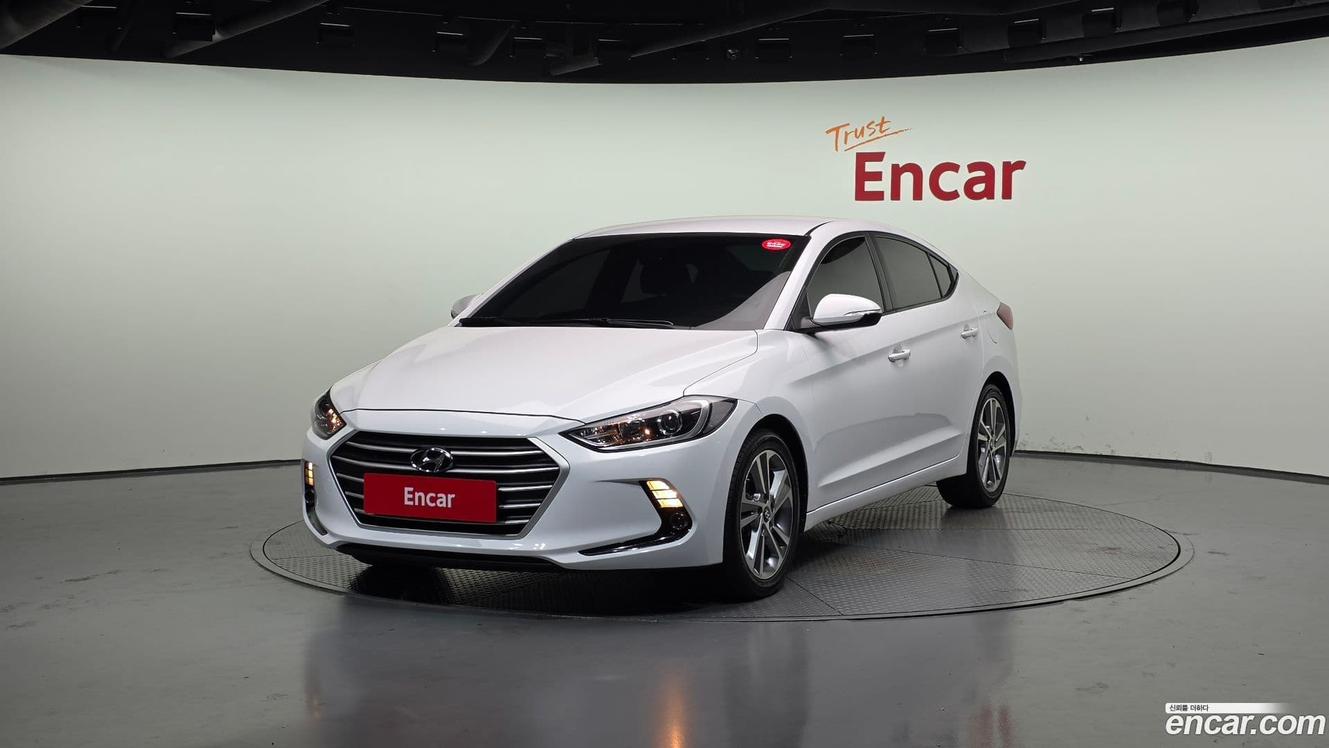 Main__Slider__Photo:AVANTE Hyundai 2018.3-0