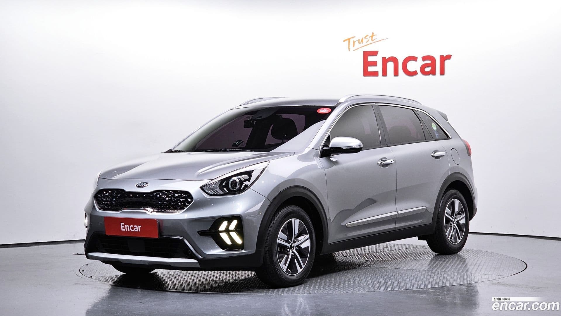Main__Slider__Photo:Niro Kia 2020.8-0