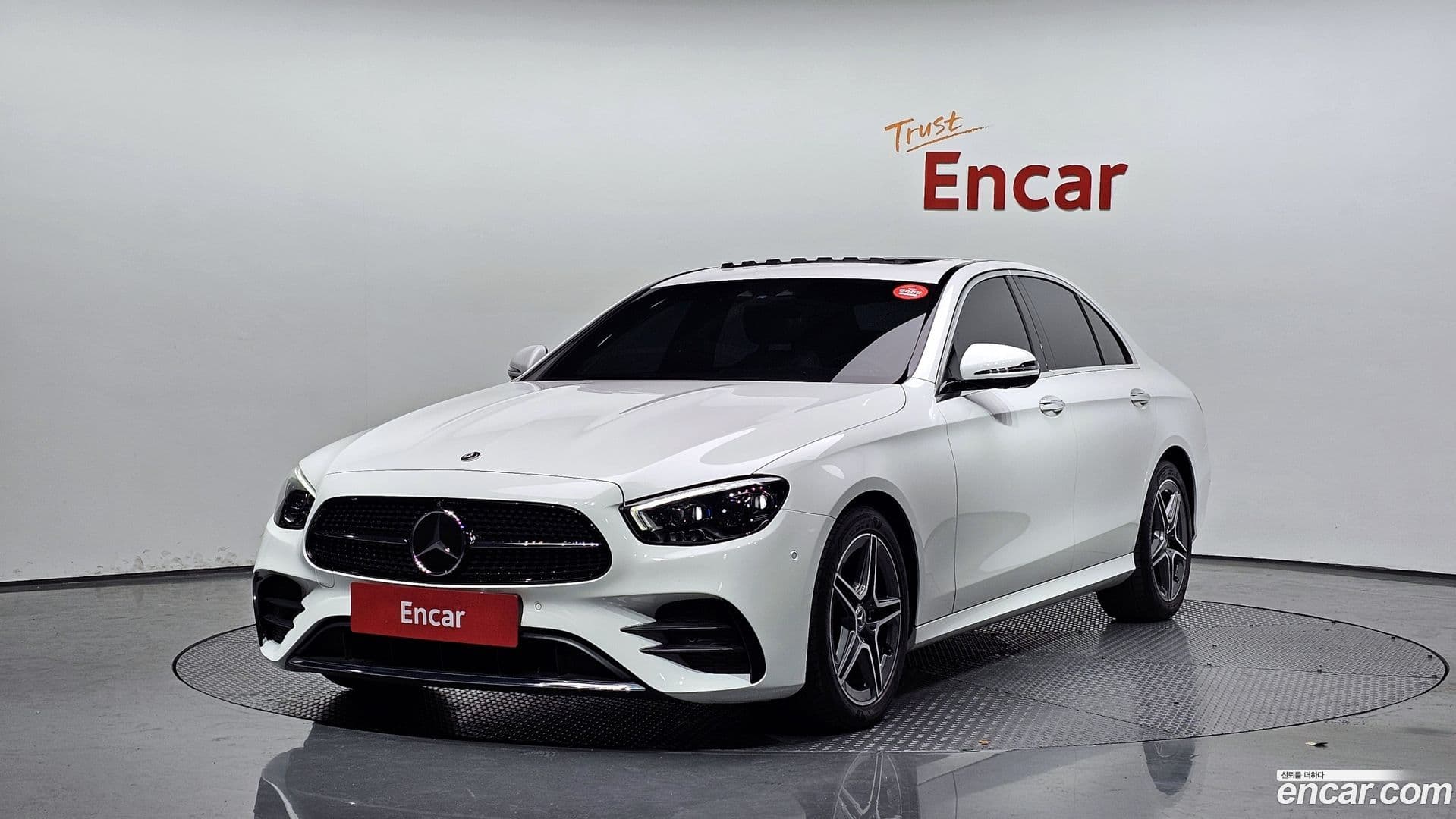 Main__Slider__Photo:E-Class Mercedes-Benz 2022.9-0