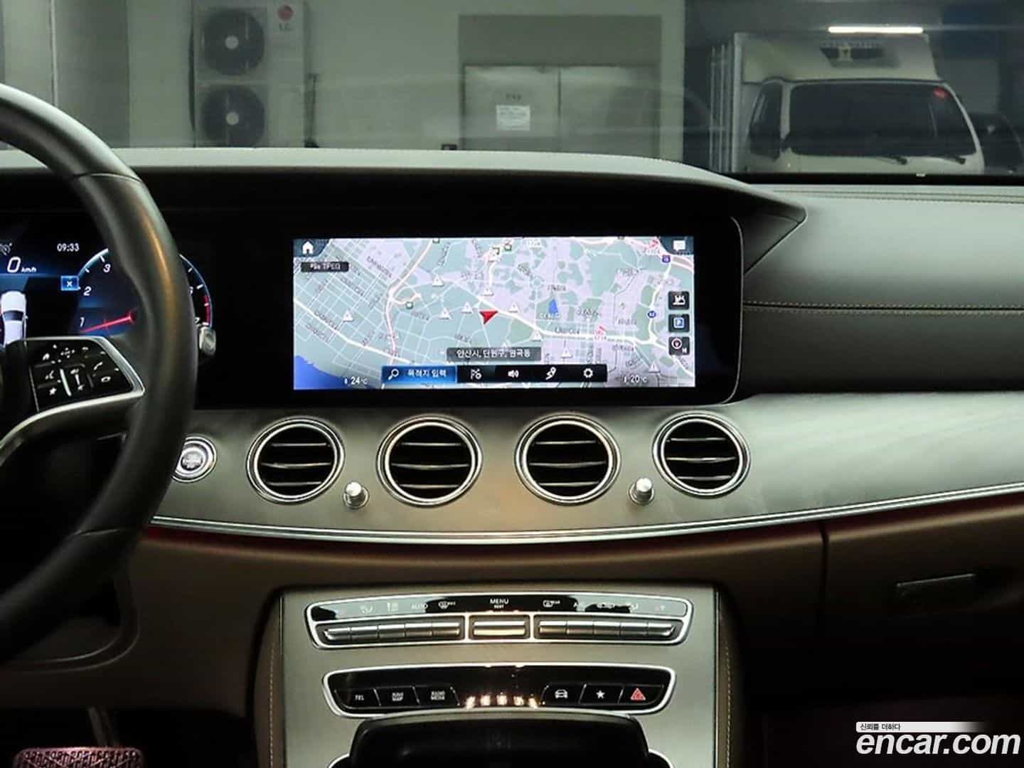 E-Class Mercedes-Benz 2022.5-INNER-8