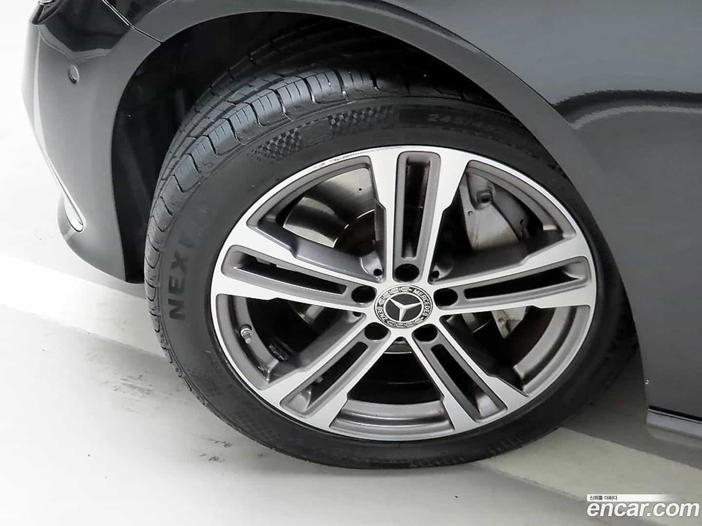 E-Class Mercedes-Benz 2022.5-OPTION-23