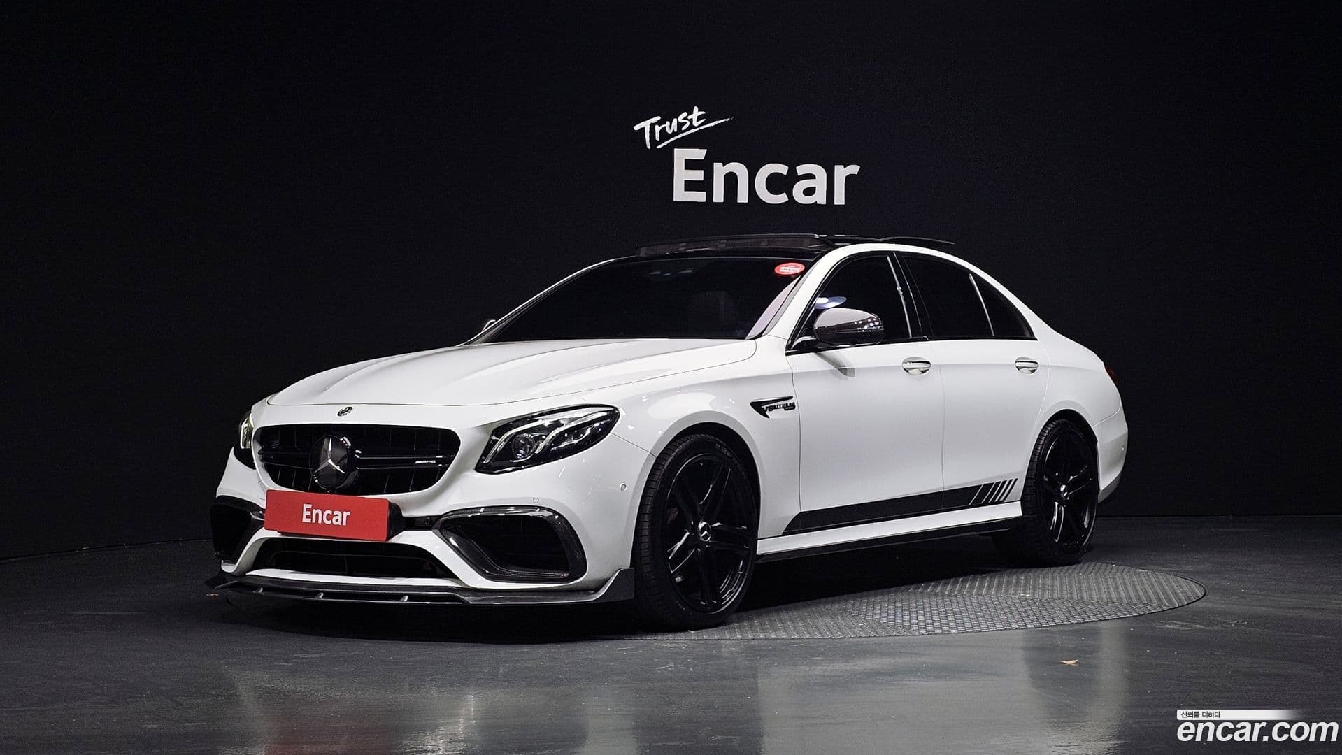 Main__Slider__Photo:E-Class Mercedes-Benz 2019.10-0