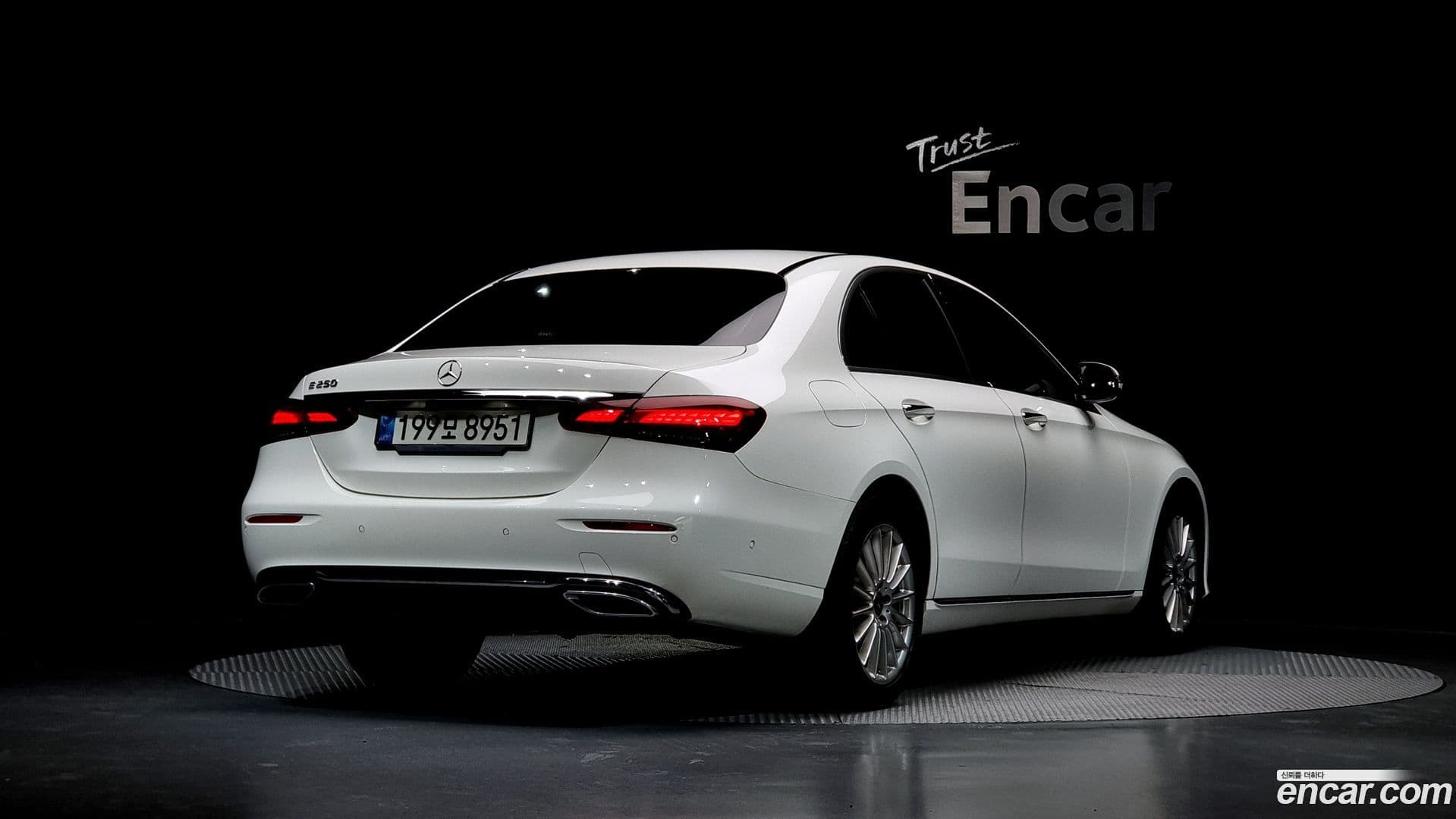 Main__Slider__Photo:E-Class Mercedes-Benz 2021.3-0