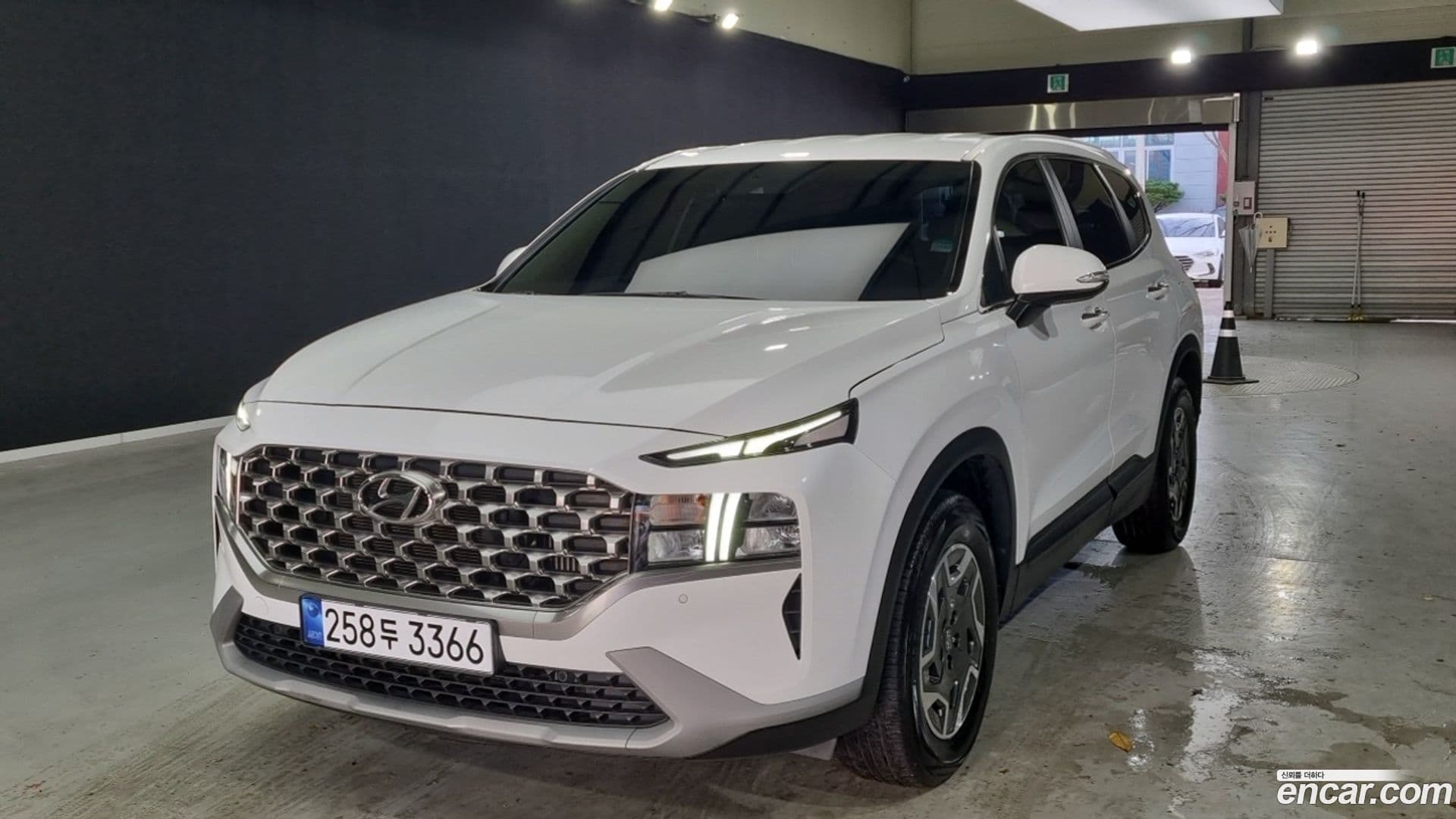 Main__Slider__Photo:Santafe Hyundai 2022.9-0