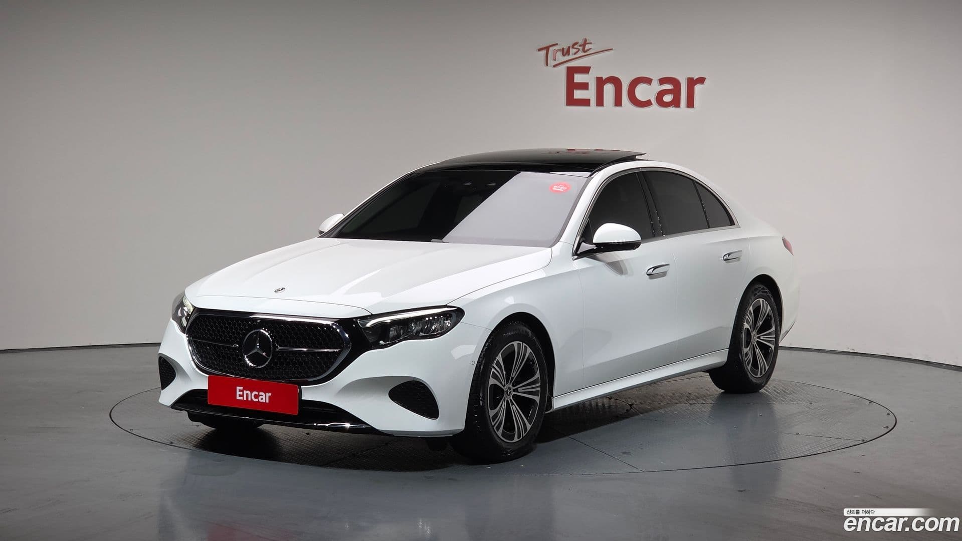 Main__Slider__Photo:E-Class Mercedes-Benz 2024.11-0