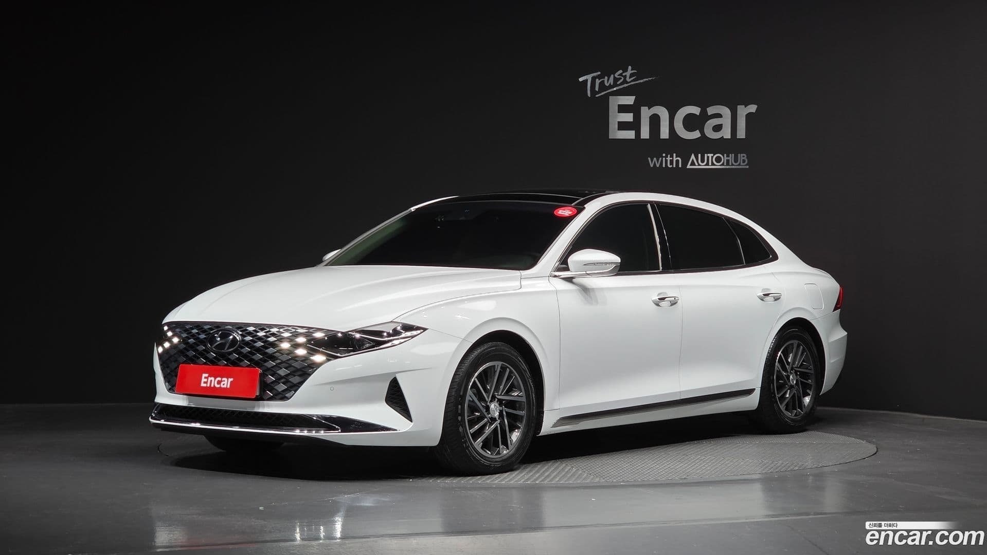 Main__Slider__Photo:Grandeur Hyundai 2022.8-0