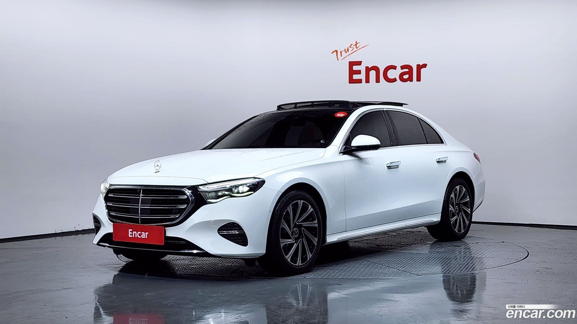 Main__Slider__Photo:E-Class Mercedes-Benz 2025.1-0