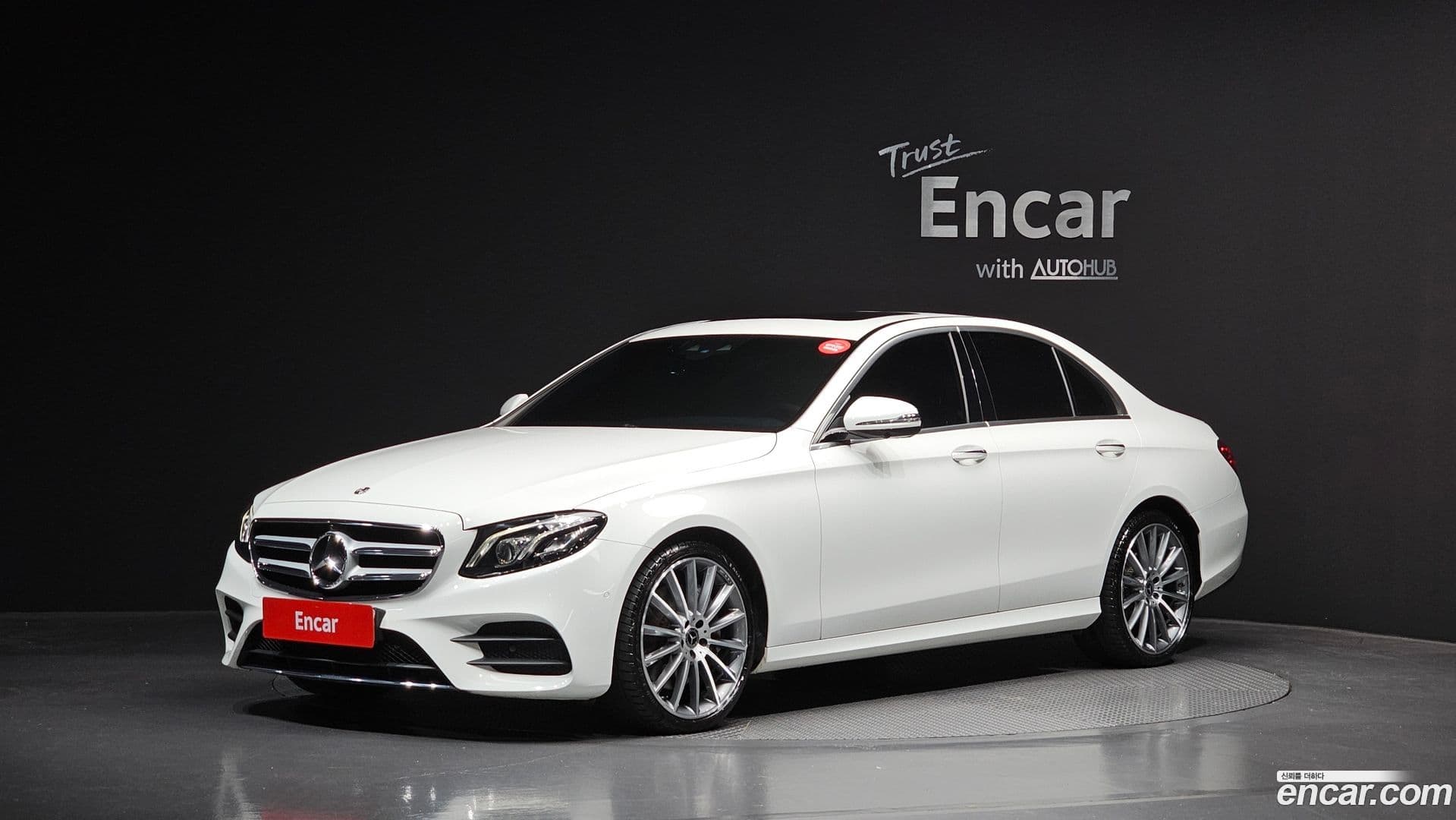 Main__Slider__Photo:E-Class Mercedes-Benz 2018.5-0
