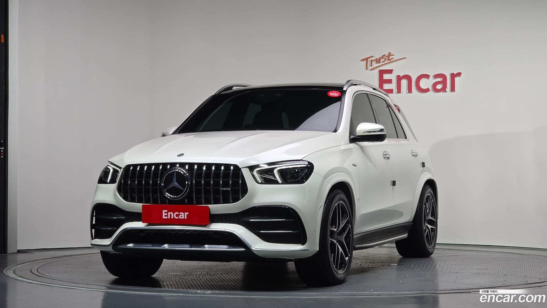 Main__Slider__Photo:GLE-Class Mercedes-Benz 2021.4-0