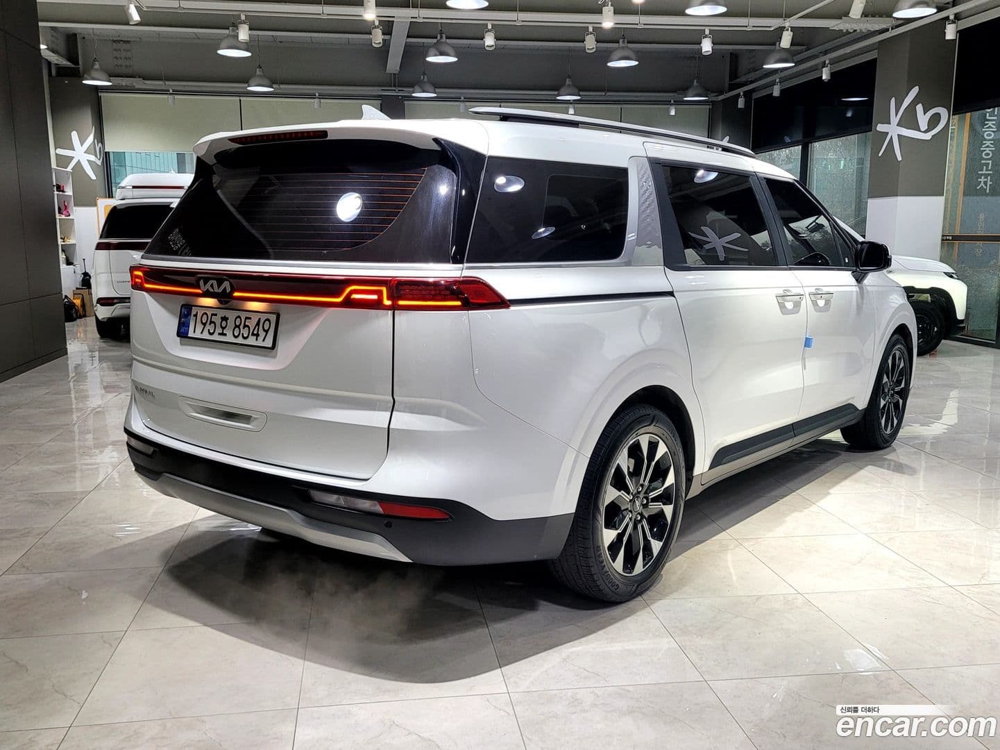 Main__Slider__Photo:Canival Kia 2023.5-0