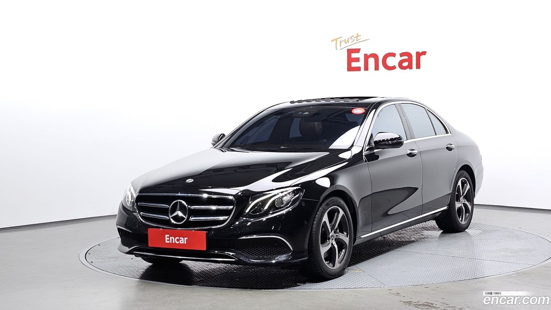 Main__Slider__Photo:E-Class Mercedes-Benz 2019.11-0