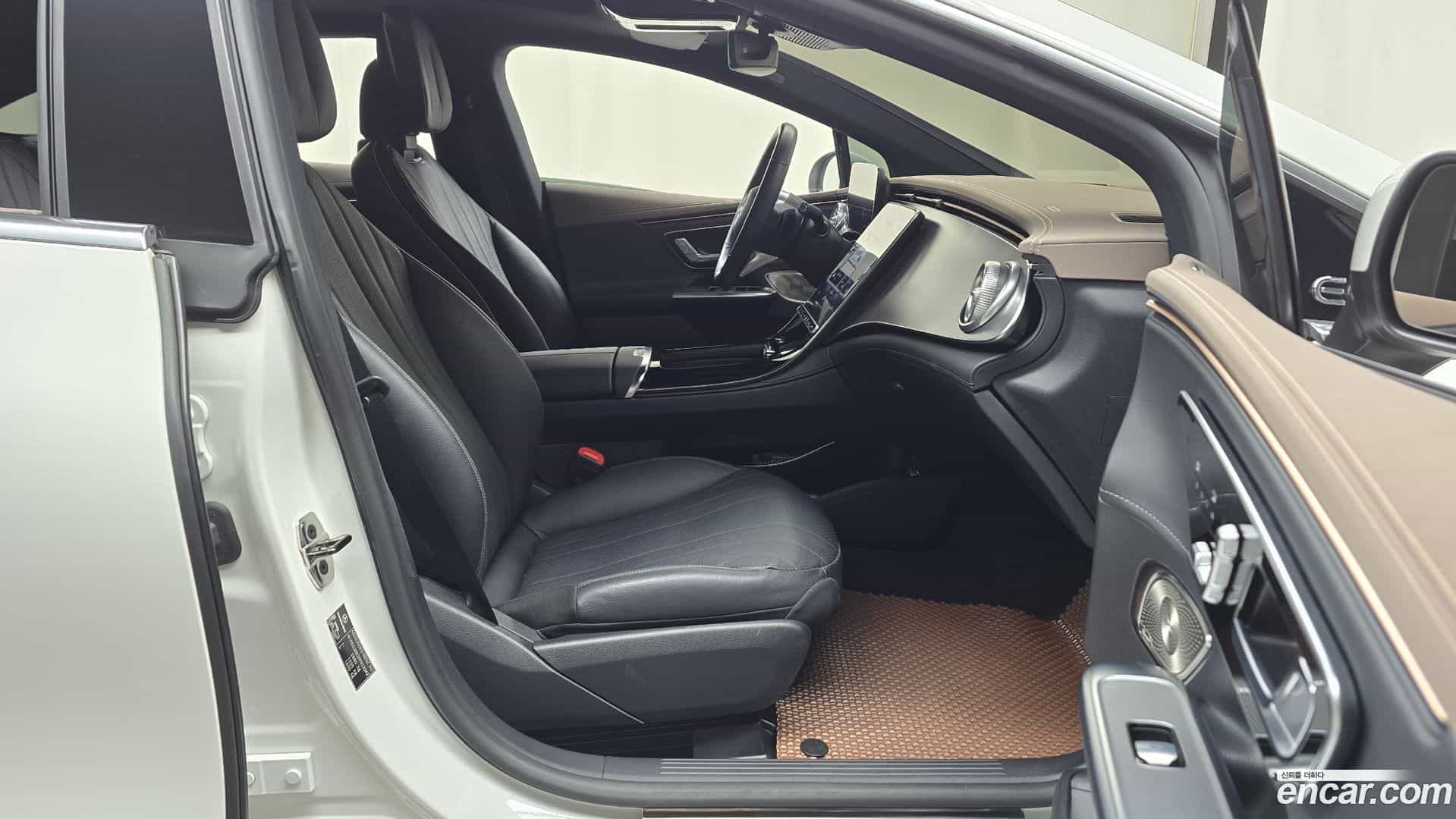 EQE Mercedes-Benz 2022.10-INNER-010