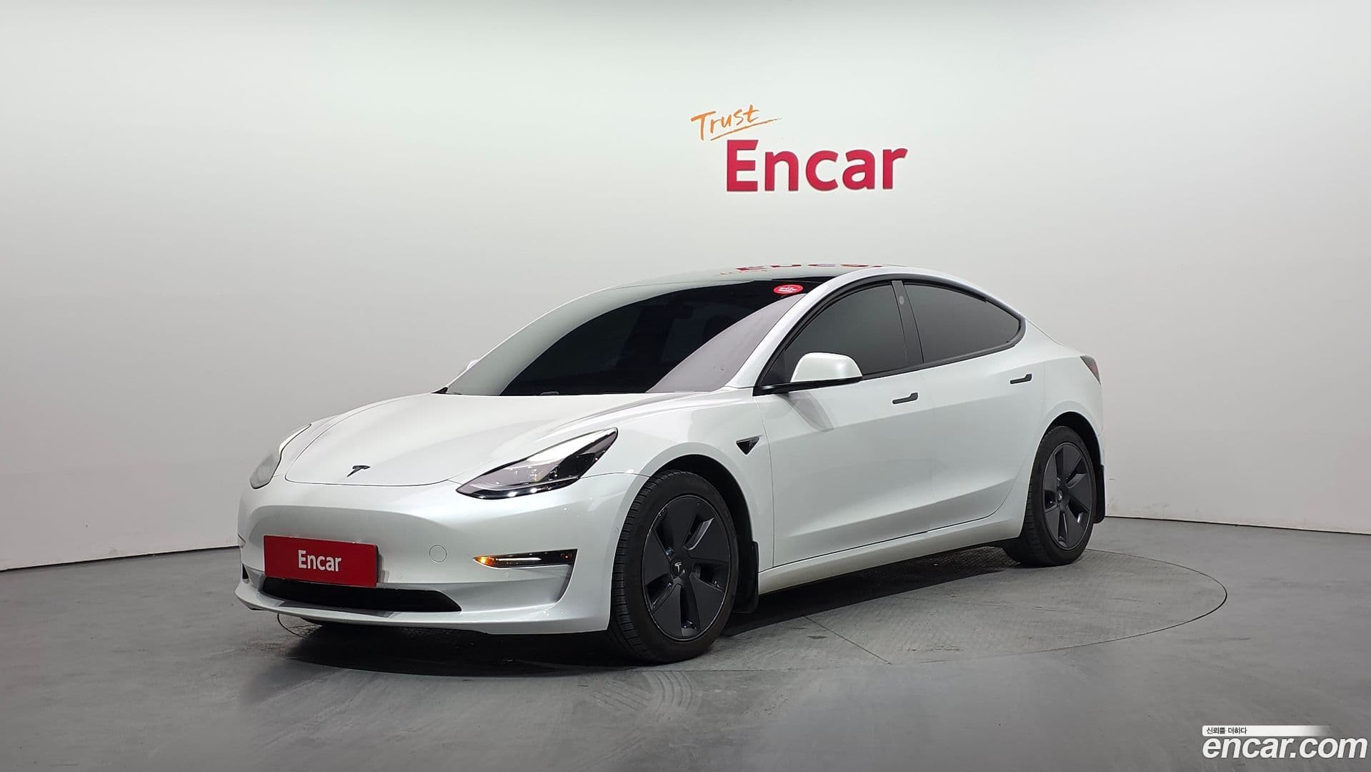 Main__Slider__Photo:Model 3 Tesla 2021.8-0